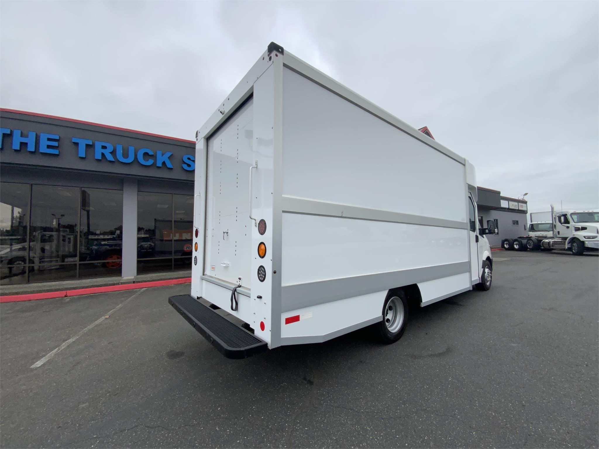 2022 WORKHORSE W750 - image 5 of 6