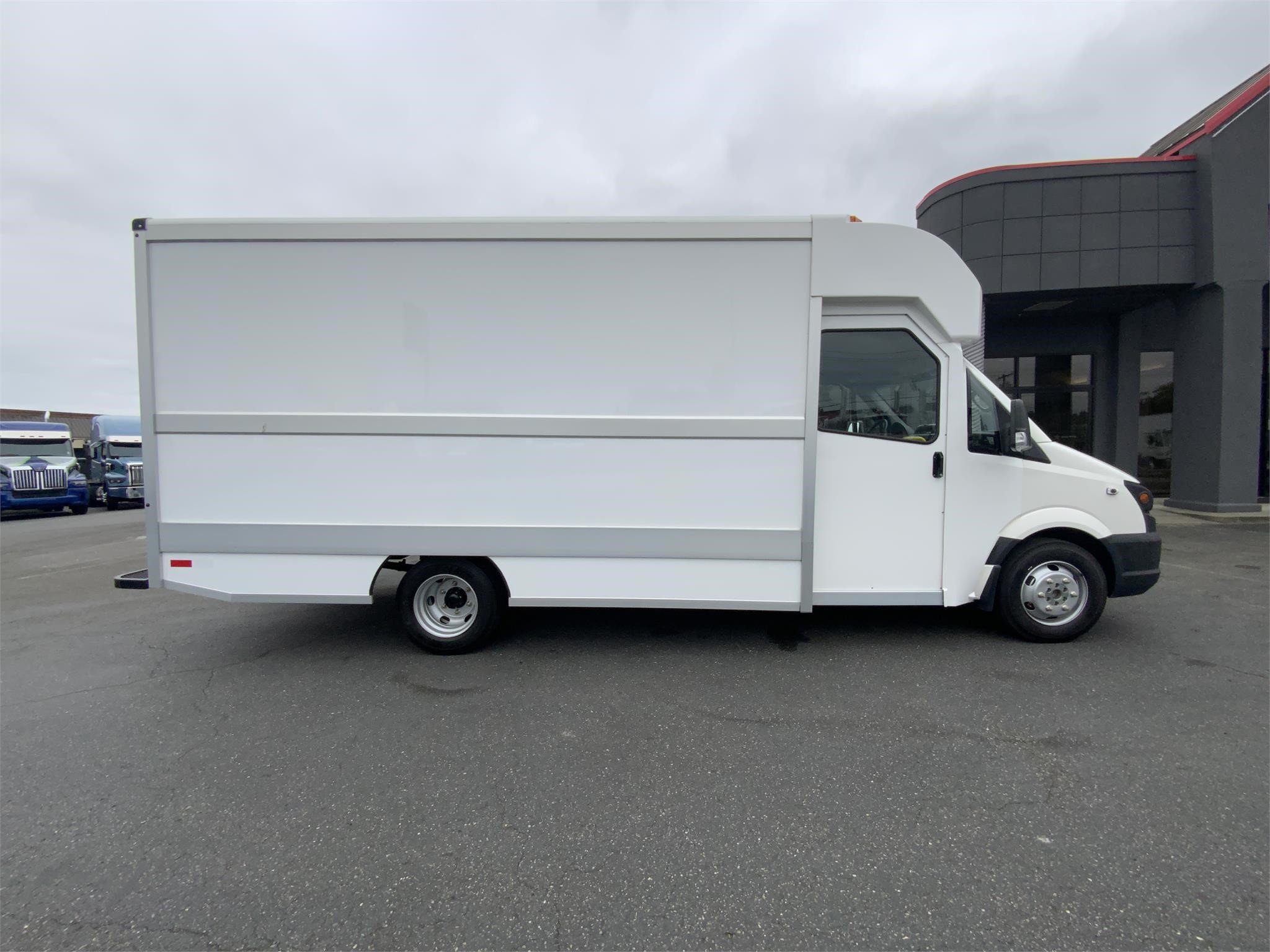 2022 WORKHORSE W750 - image 6 of 6