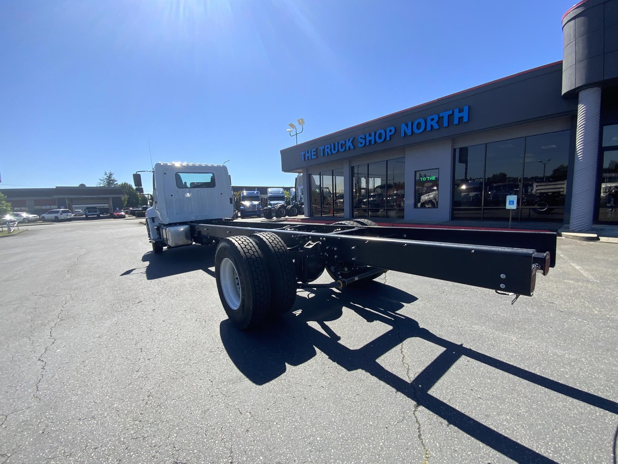 2025 HINO L7 - image 3 of 6