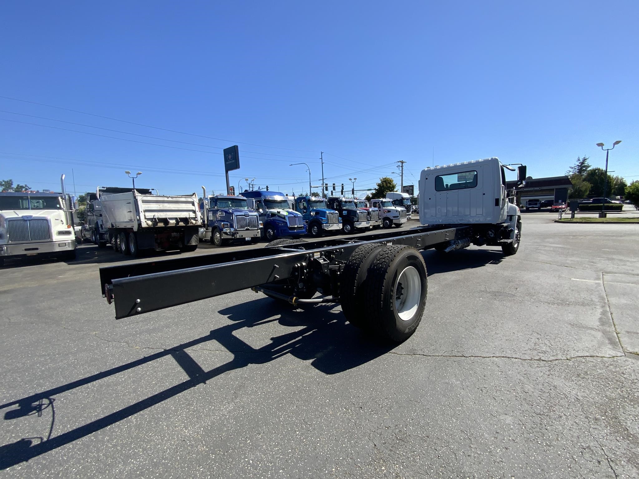 2025 HINO L7 - image 5 of 6