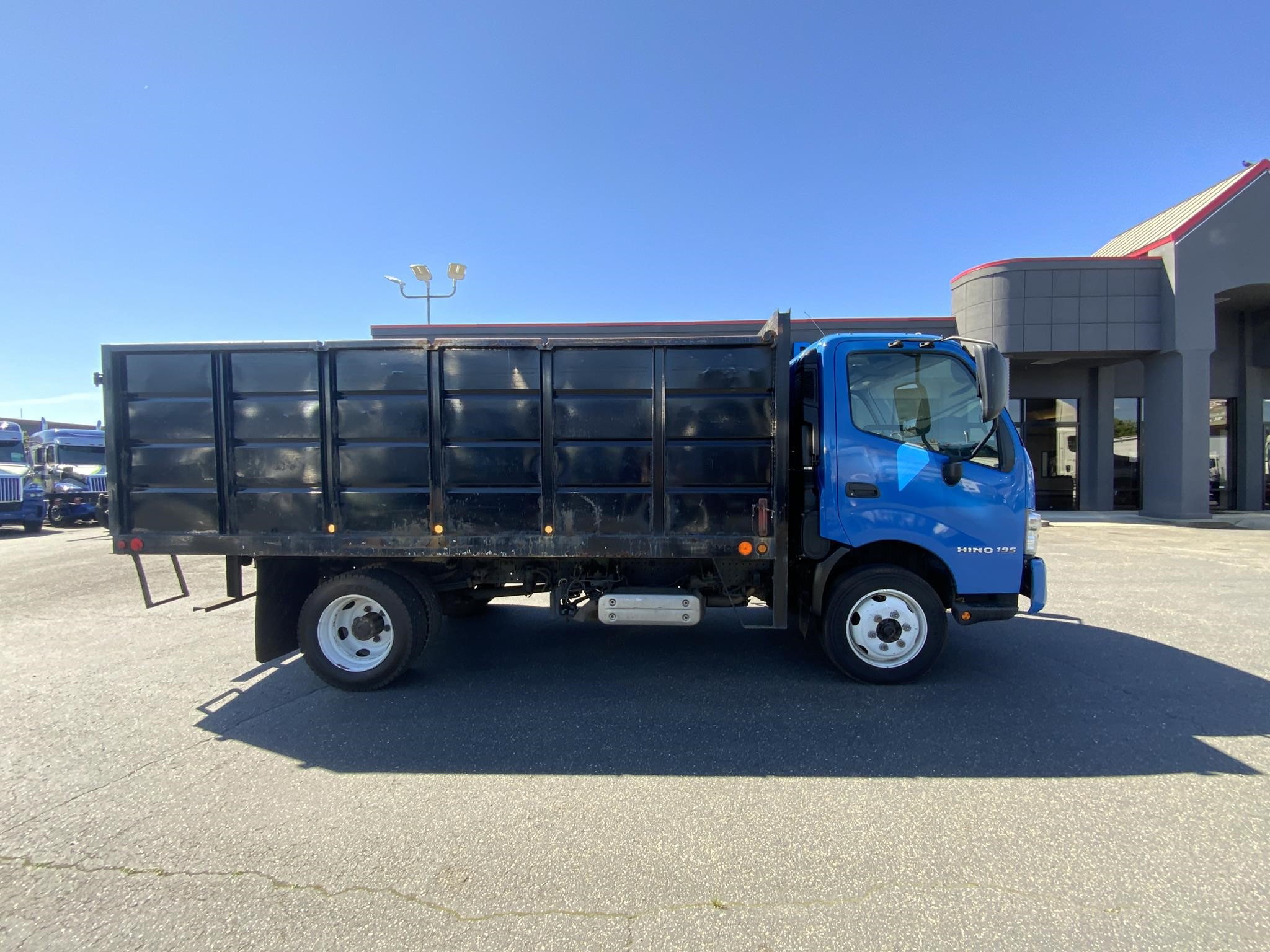 2018 HINO 195 - image 6 of 6
