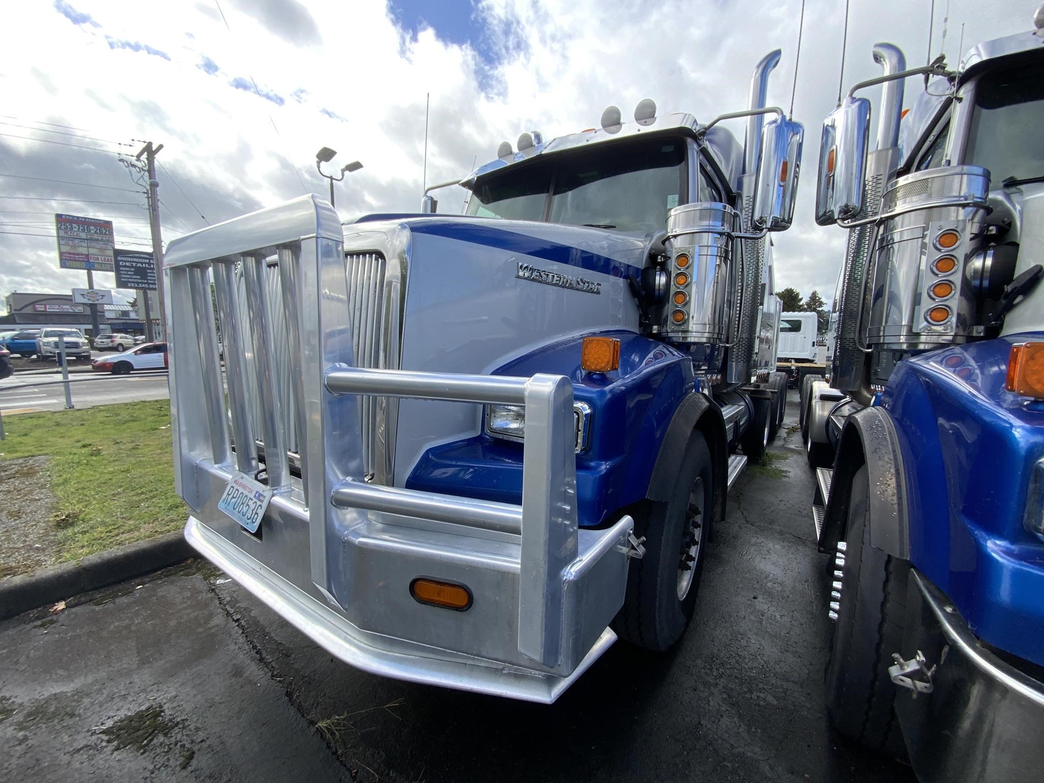 2020 WESTERN STAR 4900 - image 1 of 6