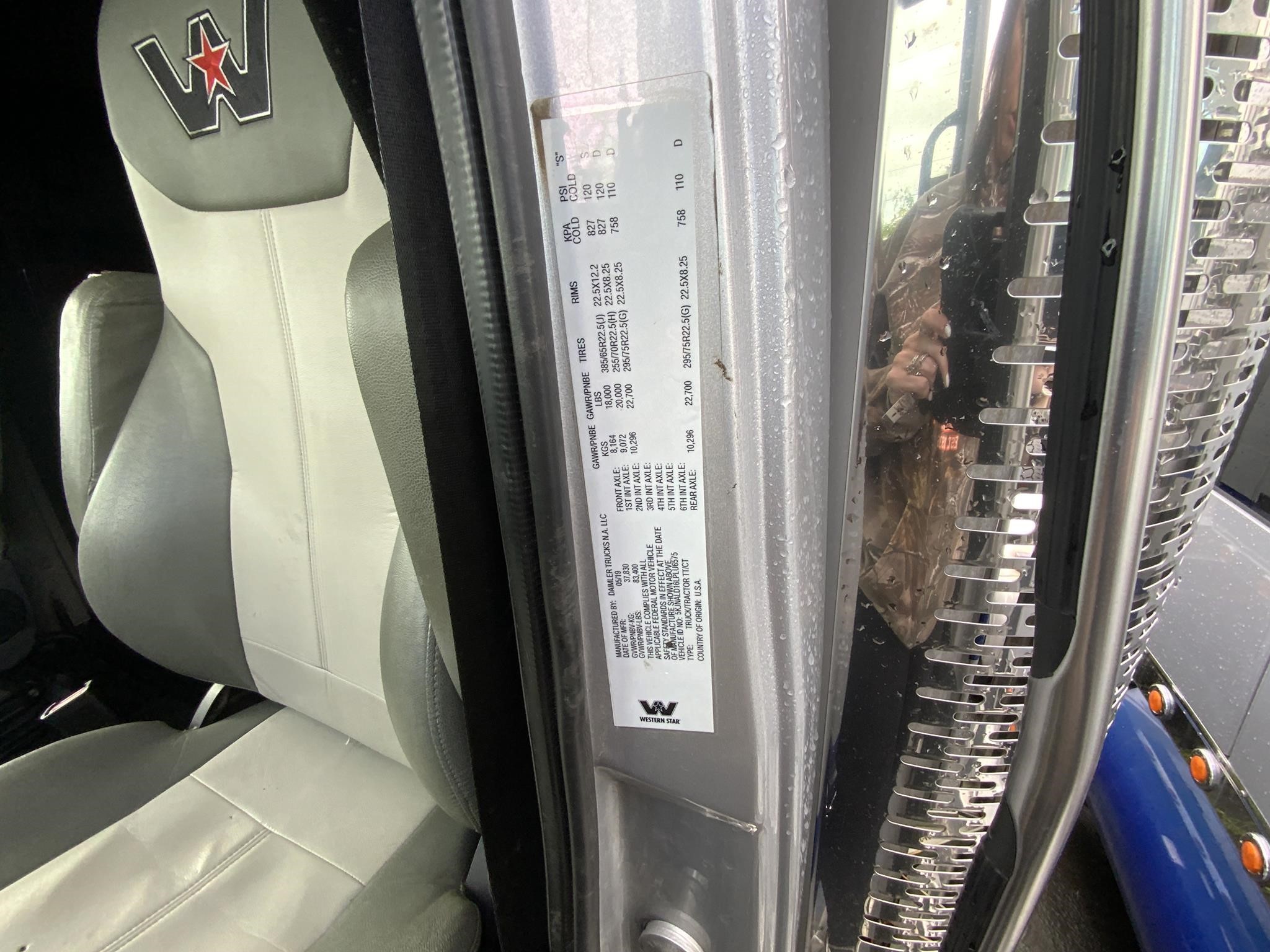 2020 WESTERN STAR 4900 - image 5 of 6