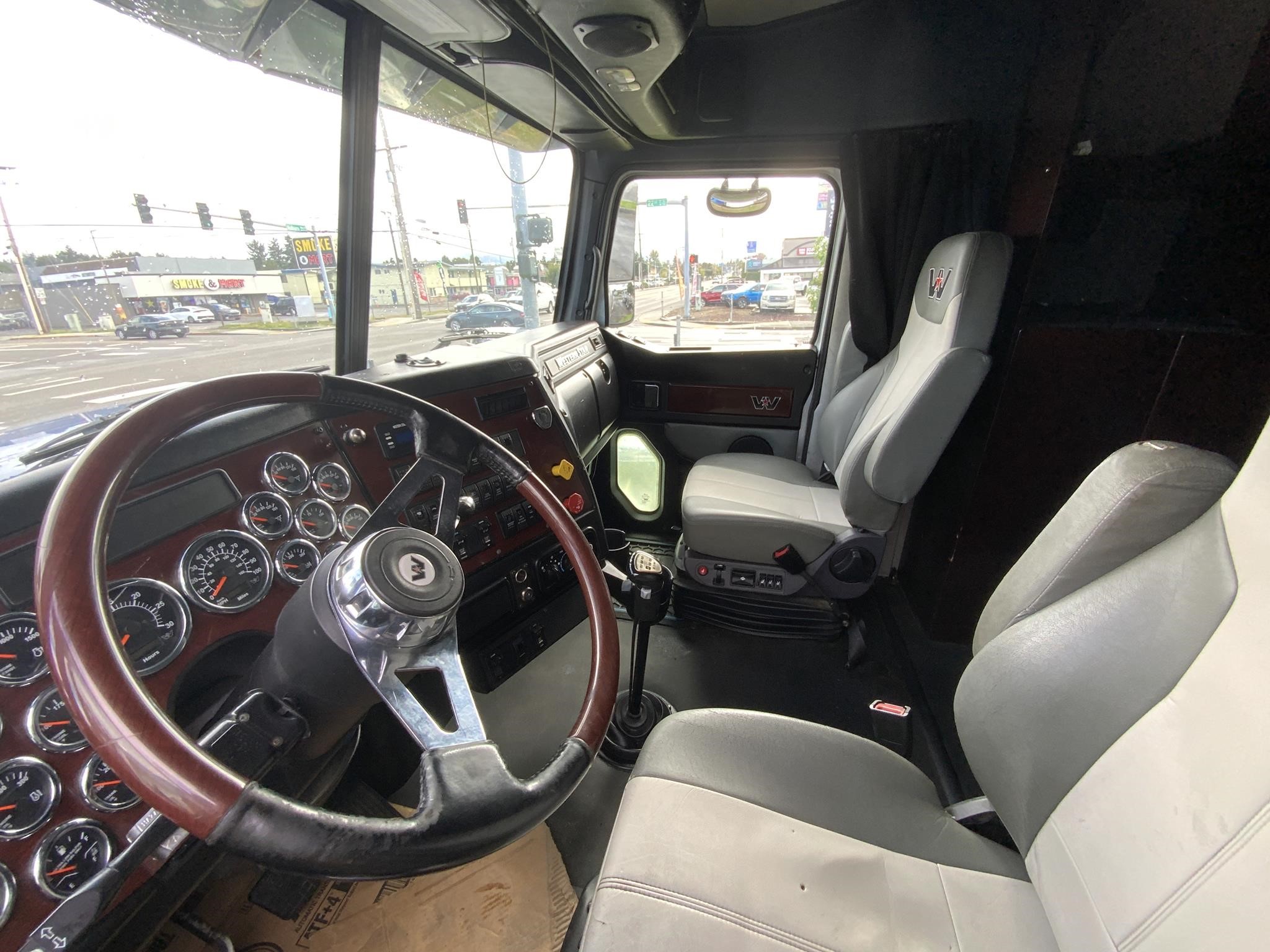 2020 WESTERN STAR 4900 - image 3 of 6