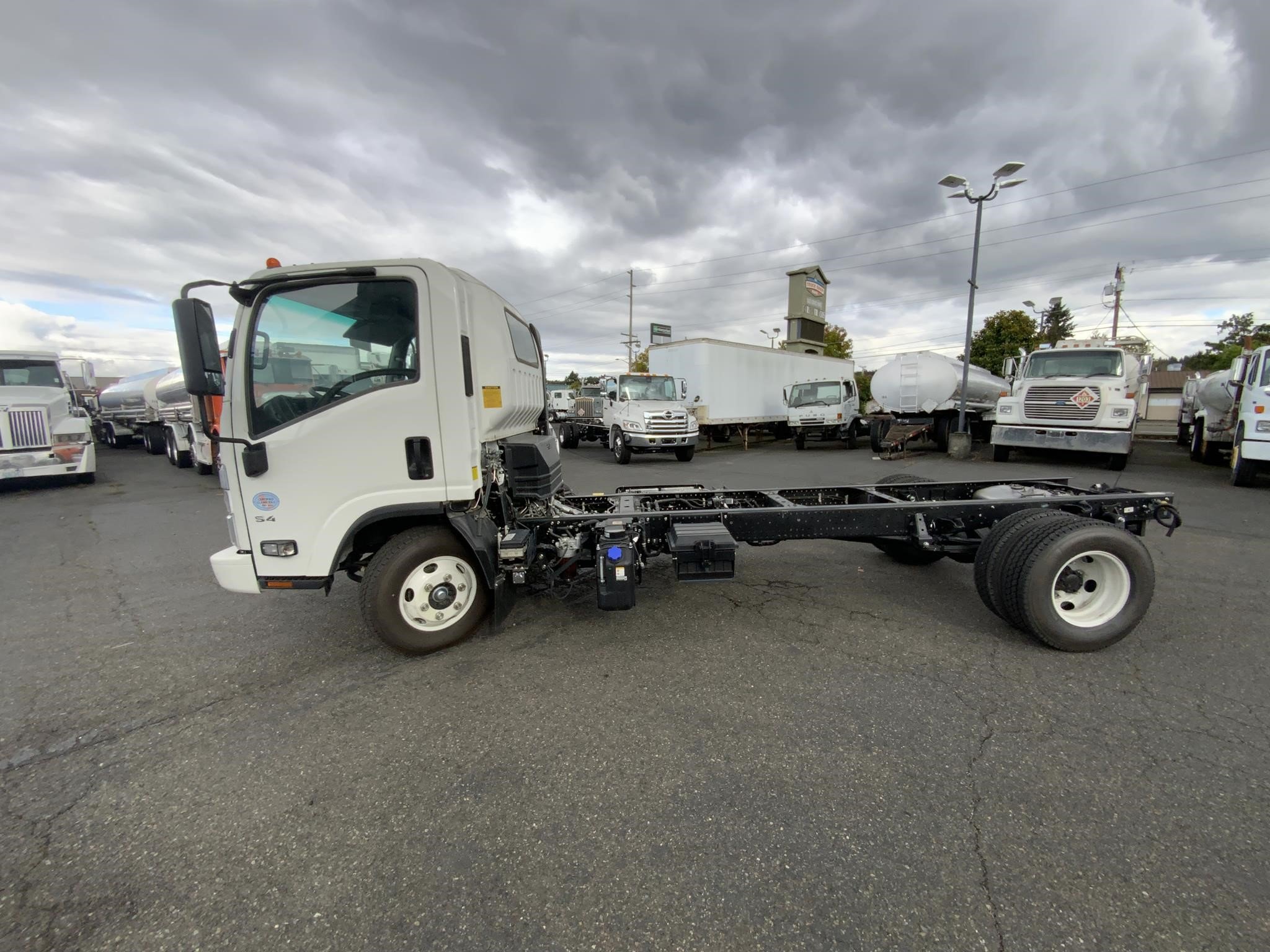 2024 HINO S4 - image 2 of 6