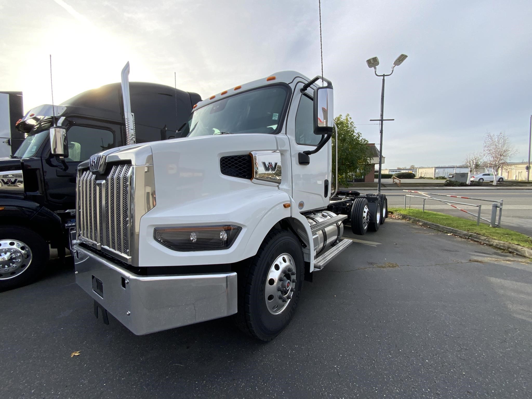2025 WESTERN STAR 47X 2025 WESTERN STAR 47X - image 1 of 6