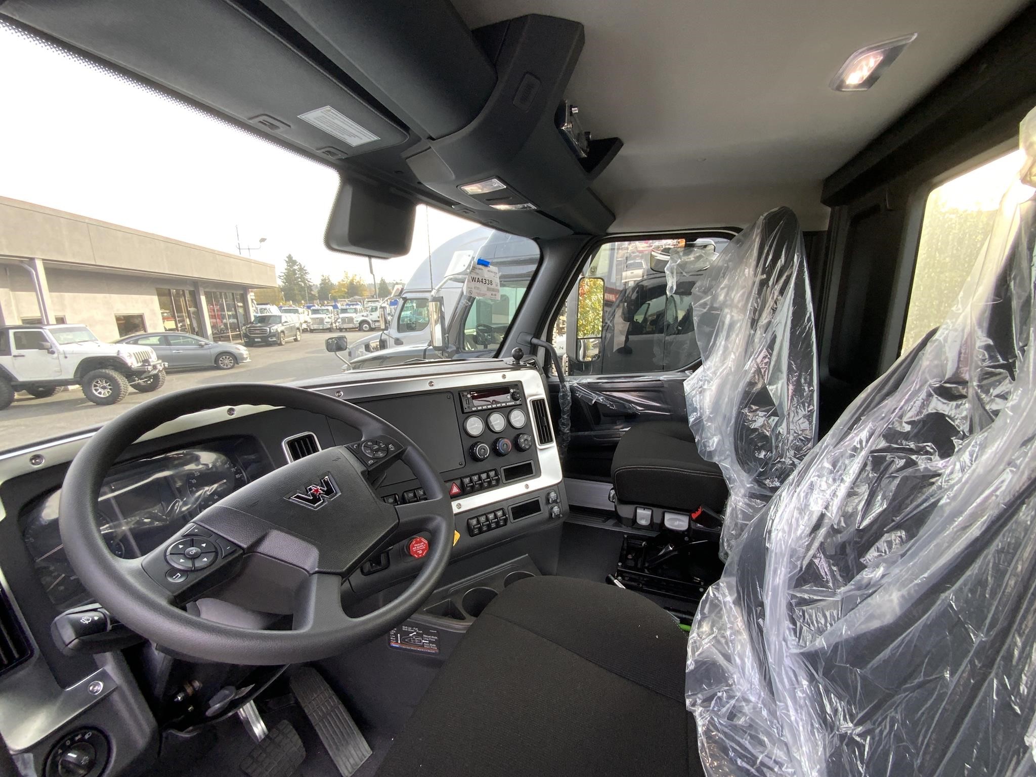 2025 WESTERN STAR 47X 2025 WESTERN STAR 47X - image 4 of 6