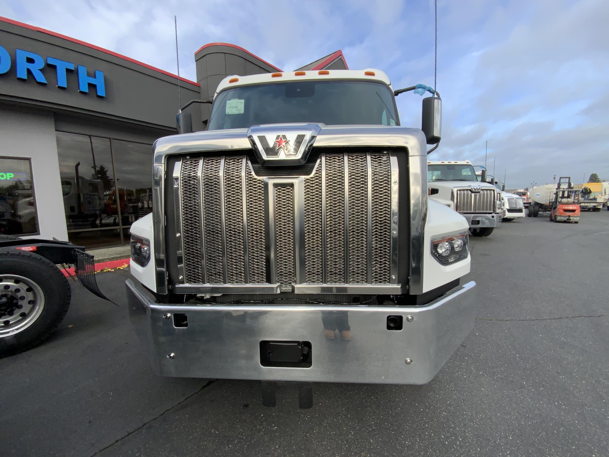 2025 WESTERN STAR 47X - image 3 of 6