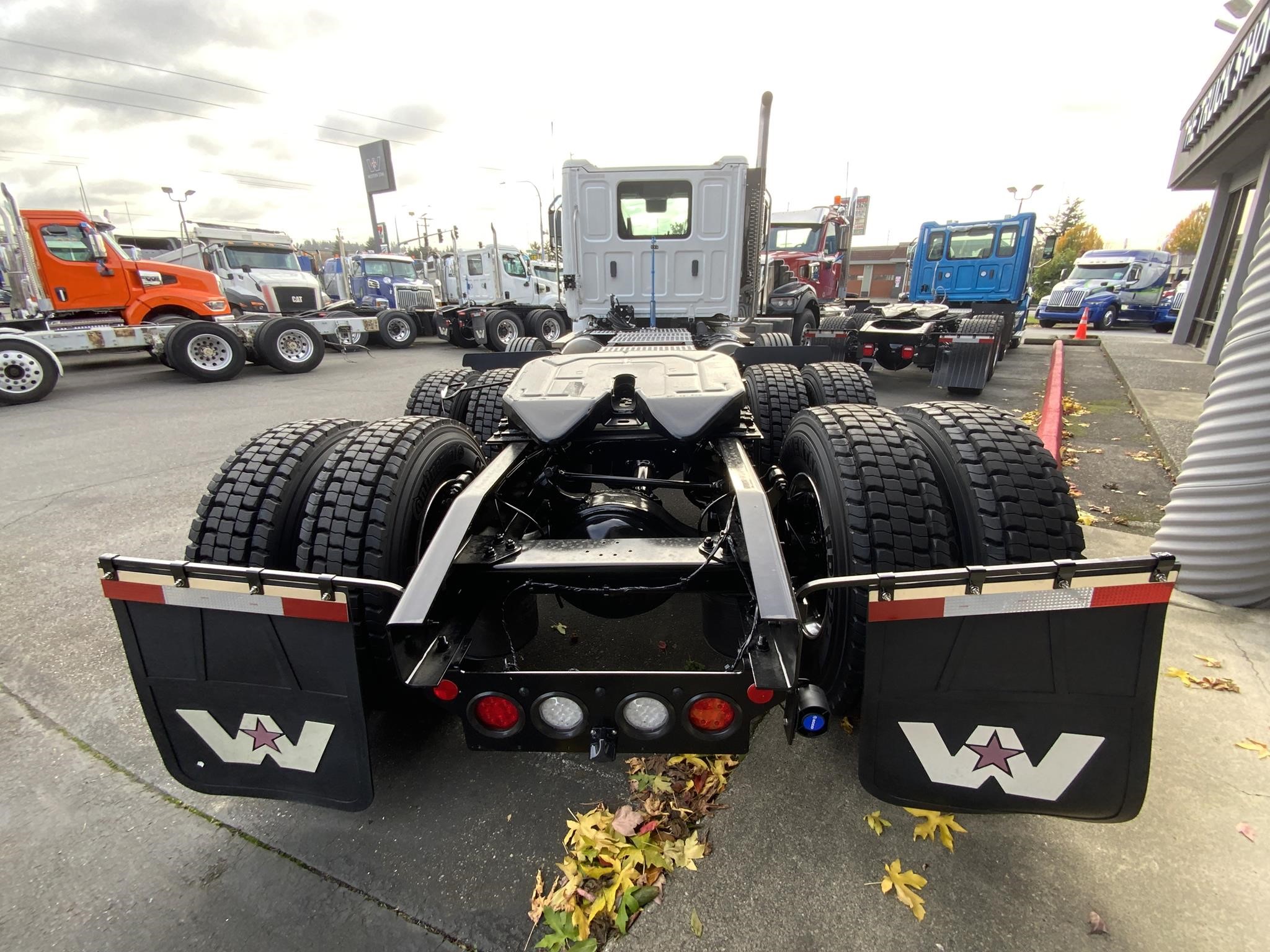 2025 WESTERN STAR 47X - image 4 of 6