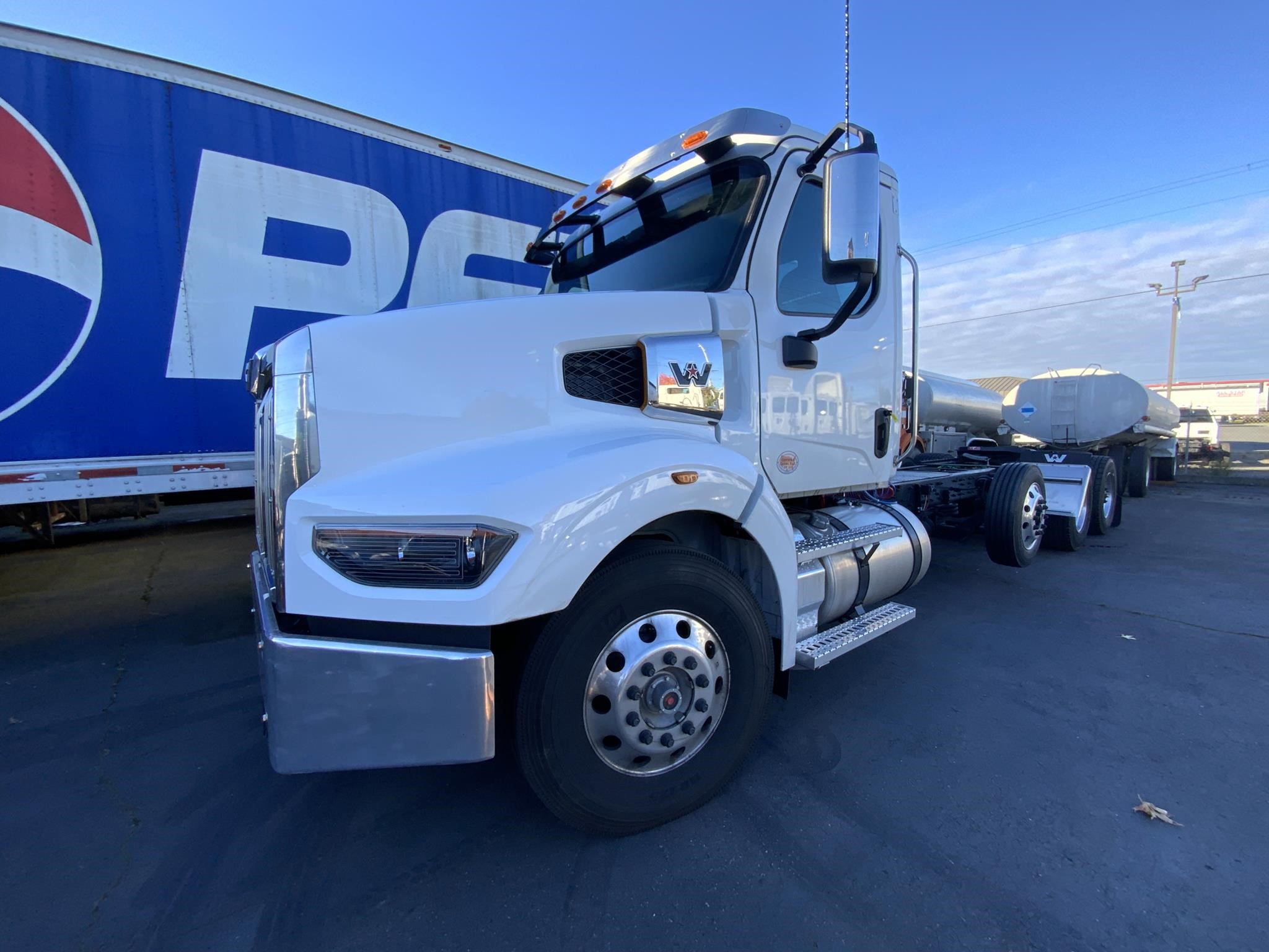 2025 WESTERN STAR 49X - image 1 of 6