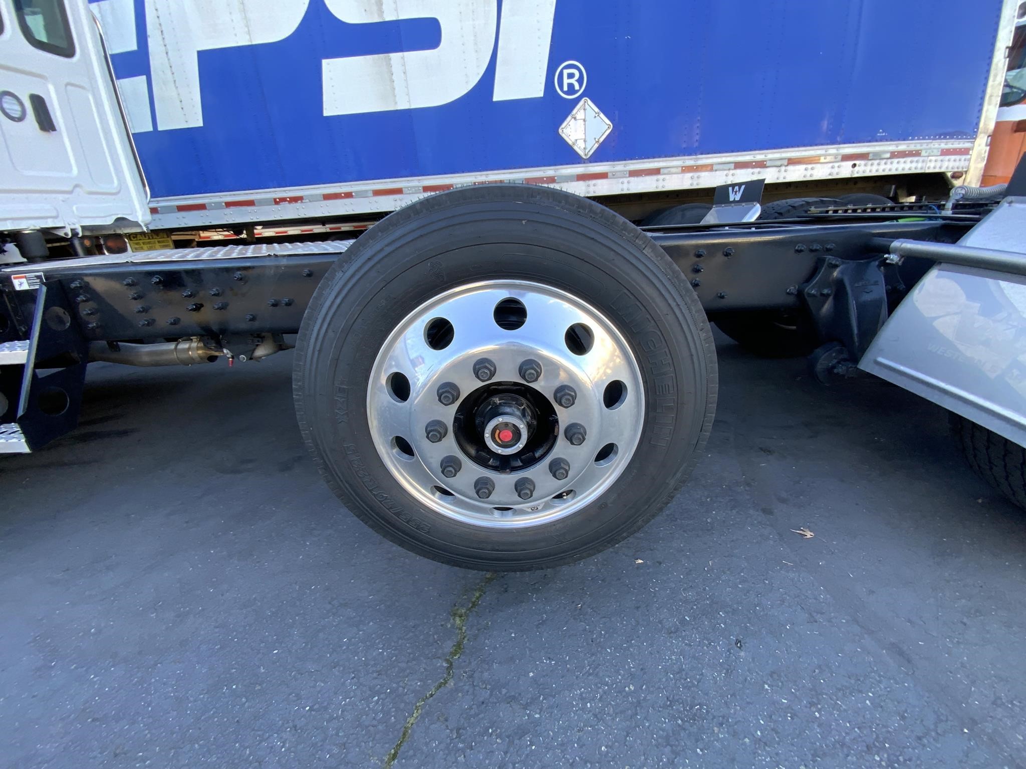 2025 WESTERN STAR 49X - image 4 of 6