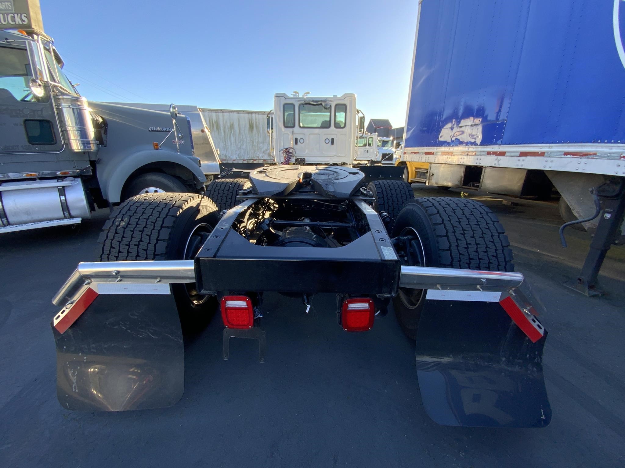 2025 WESTERN STAR 49X - image 3 of 6