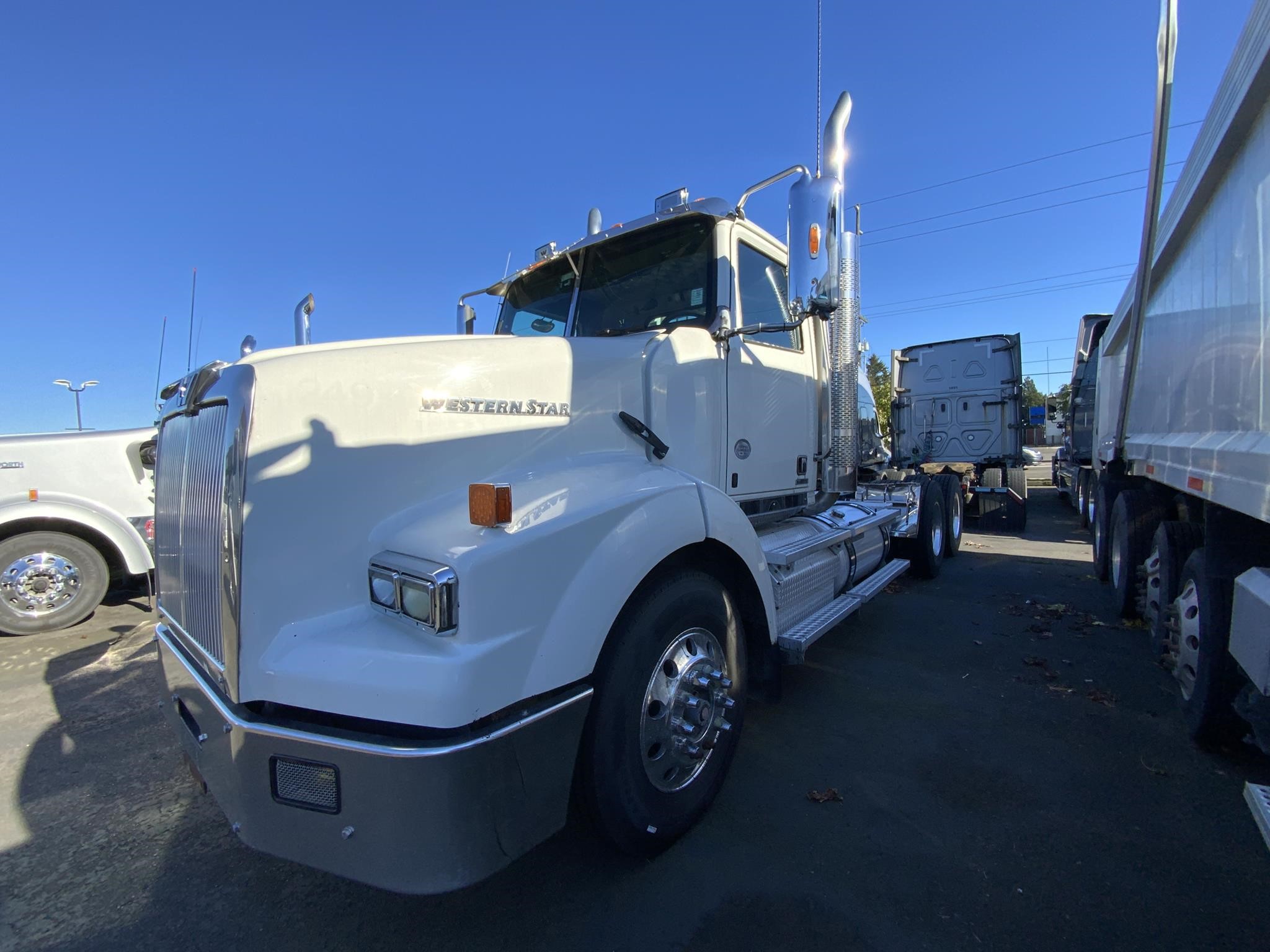 2016 WESTERN STAR 4900 - image 1 of 6