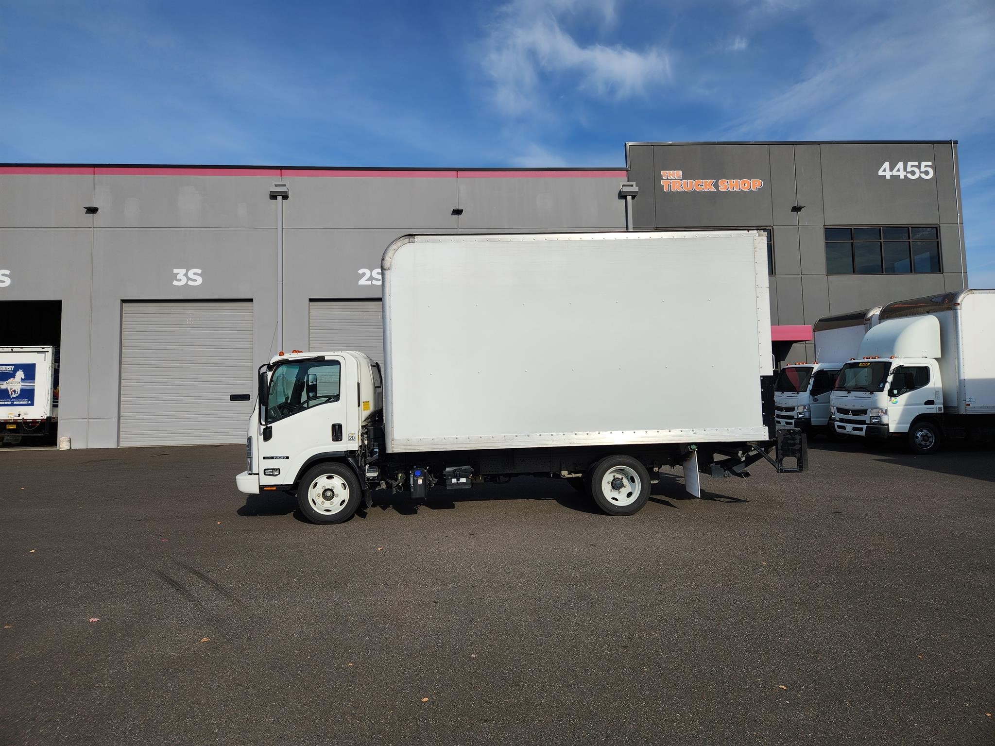 2022 ISUZU NQR - image 2 of 6