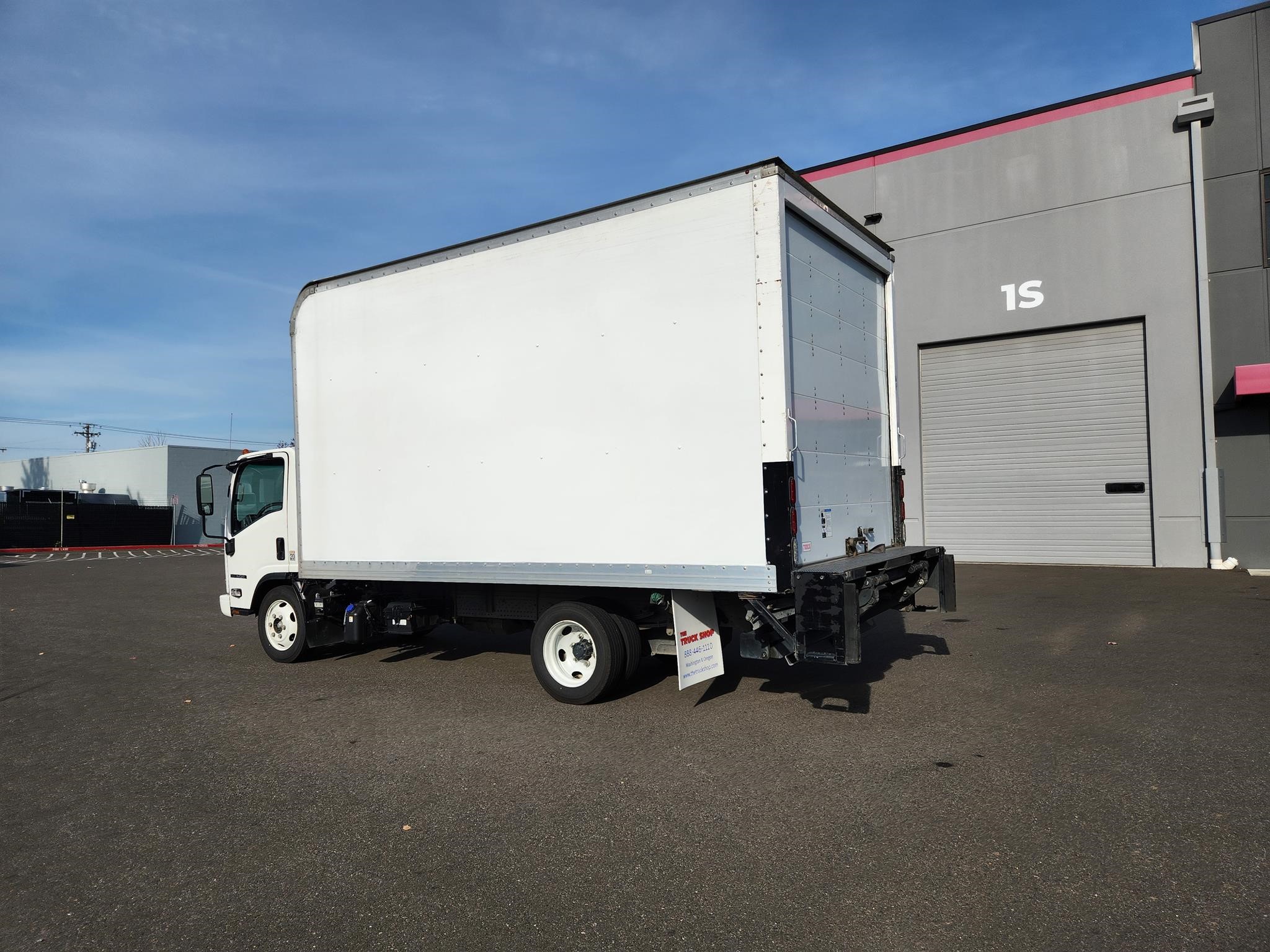 2022 ISUZU NQR - image 3 of 6