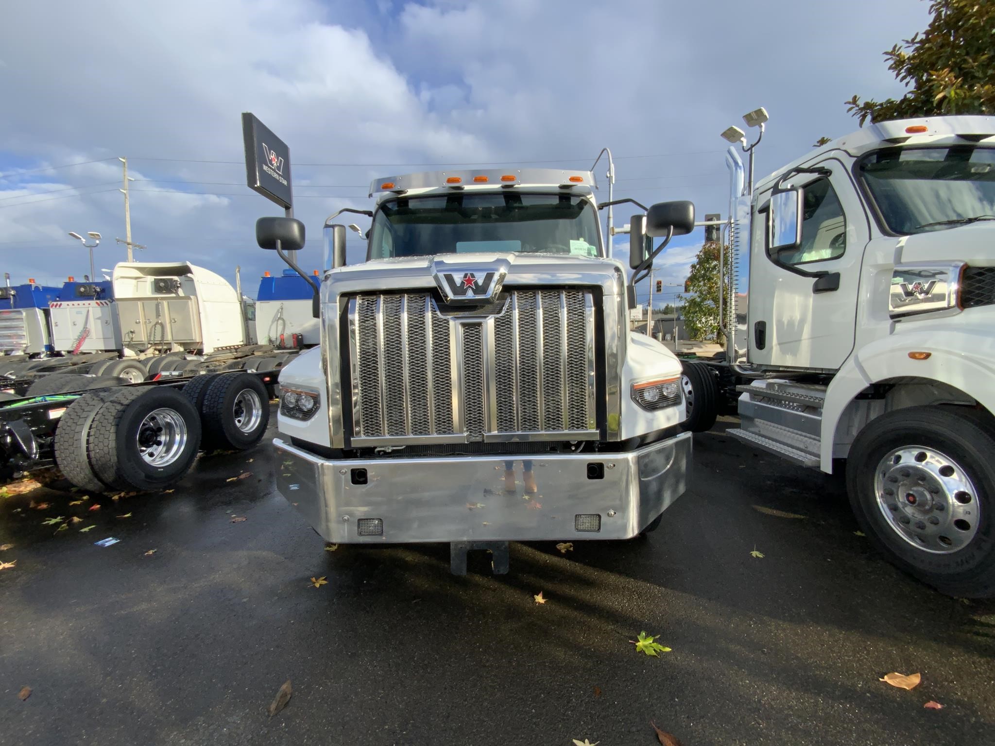 2025 WESTERN STAR 49X - image 2 of 6