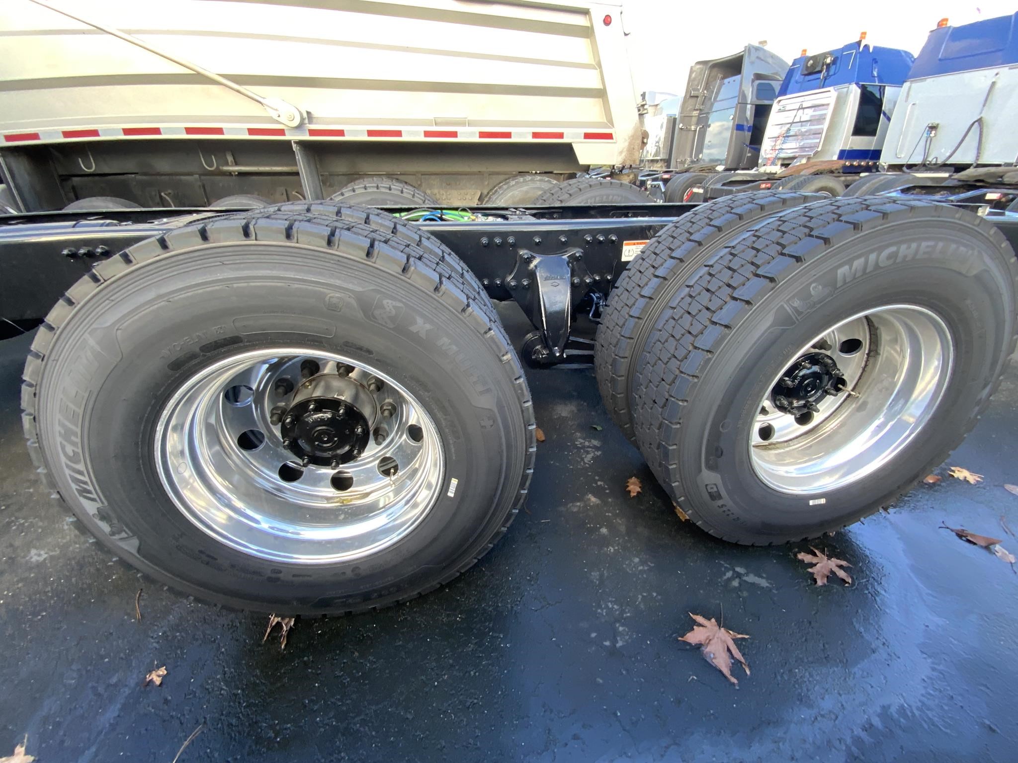 2025 WESTERN STAR 49X - image 5 of 6