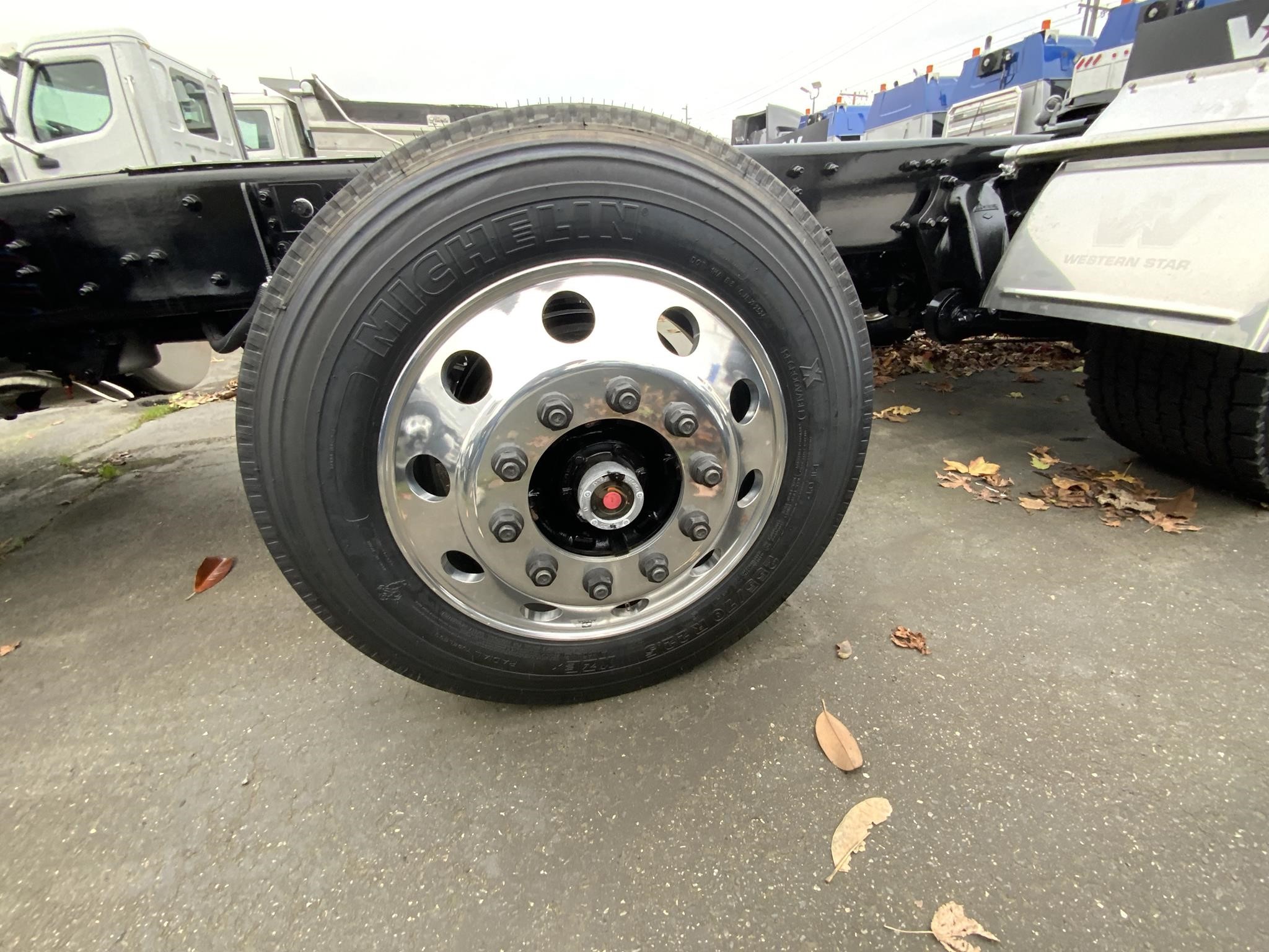 2025 WESTERN STAR 49X - image 4 of 6