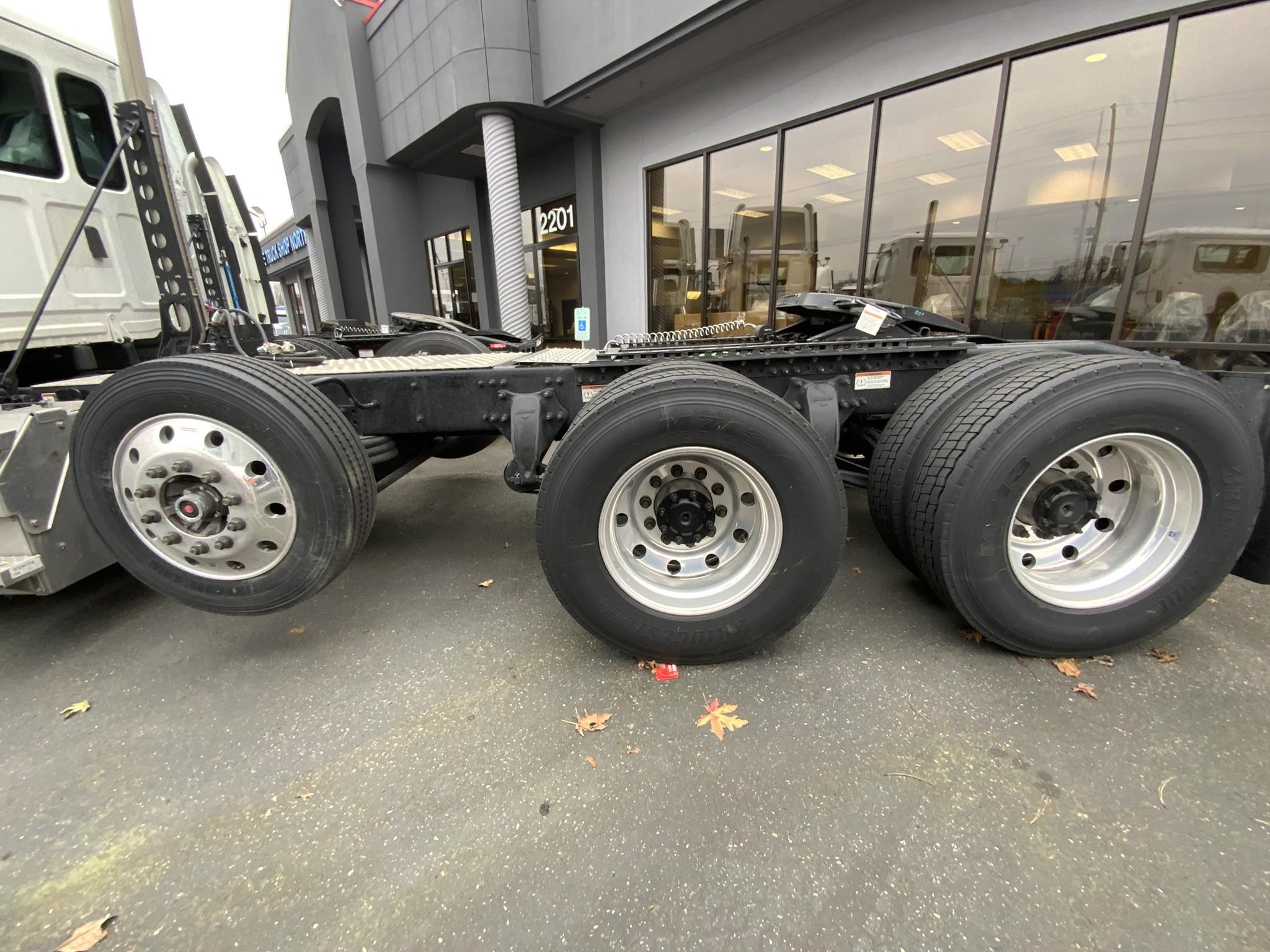 2025 WESTERN STAR 57X - image 5 of 6