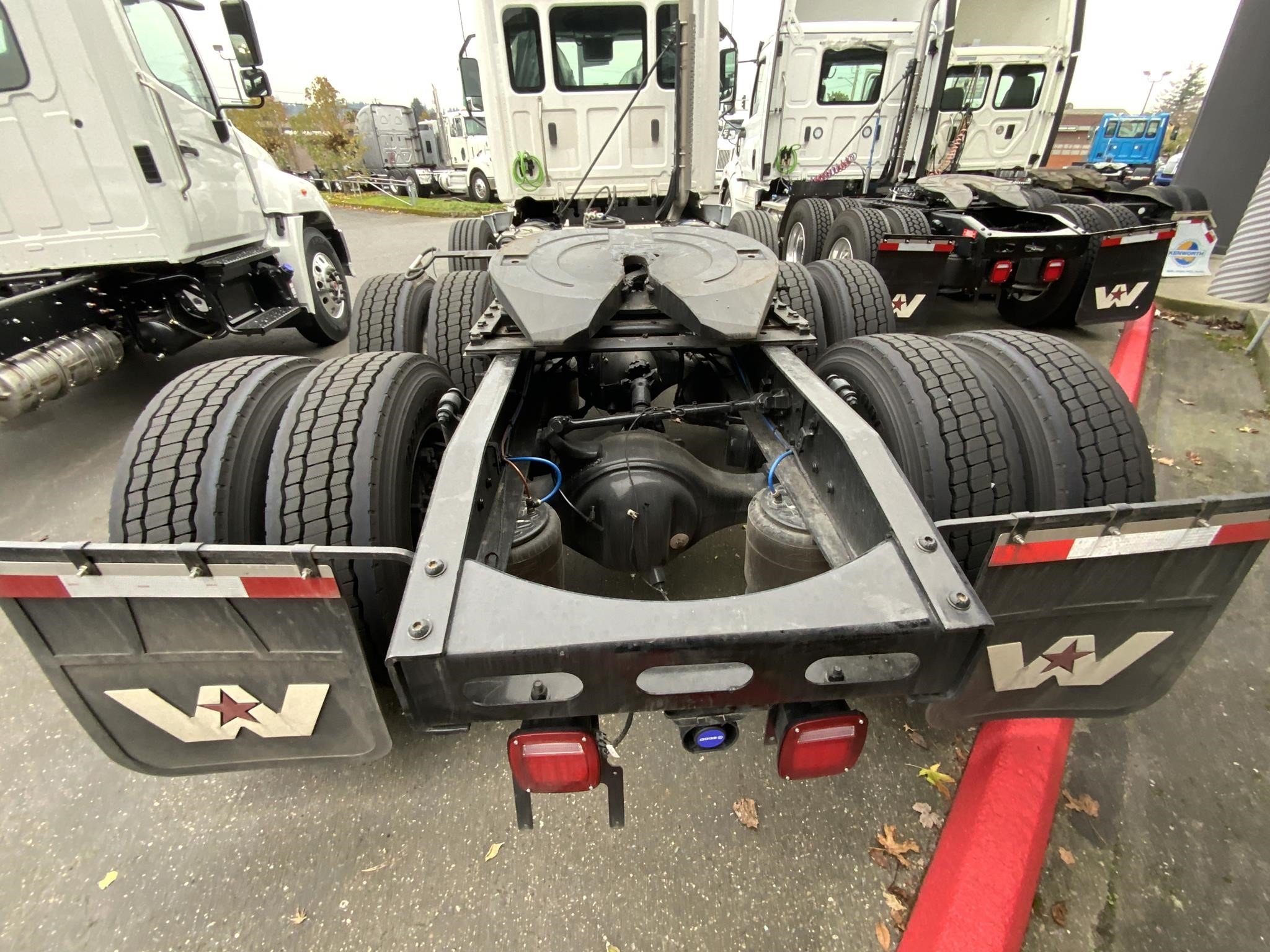 2025 WESTERN STAR 57X - image 6 of 6