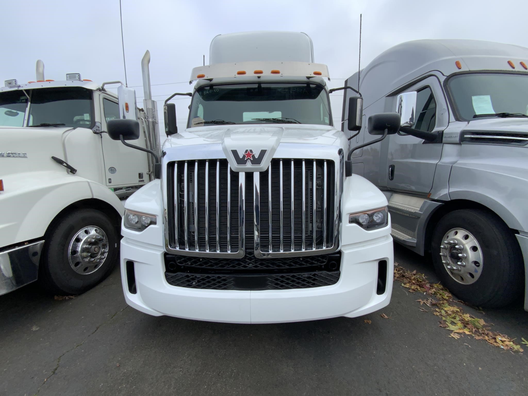 2025 WESTERN STAR 57X - image 2 of 6