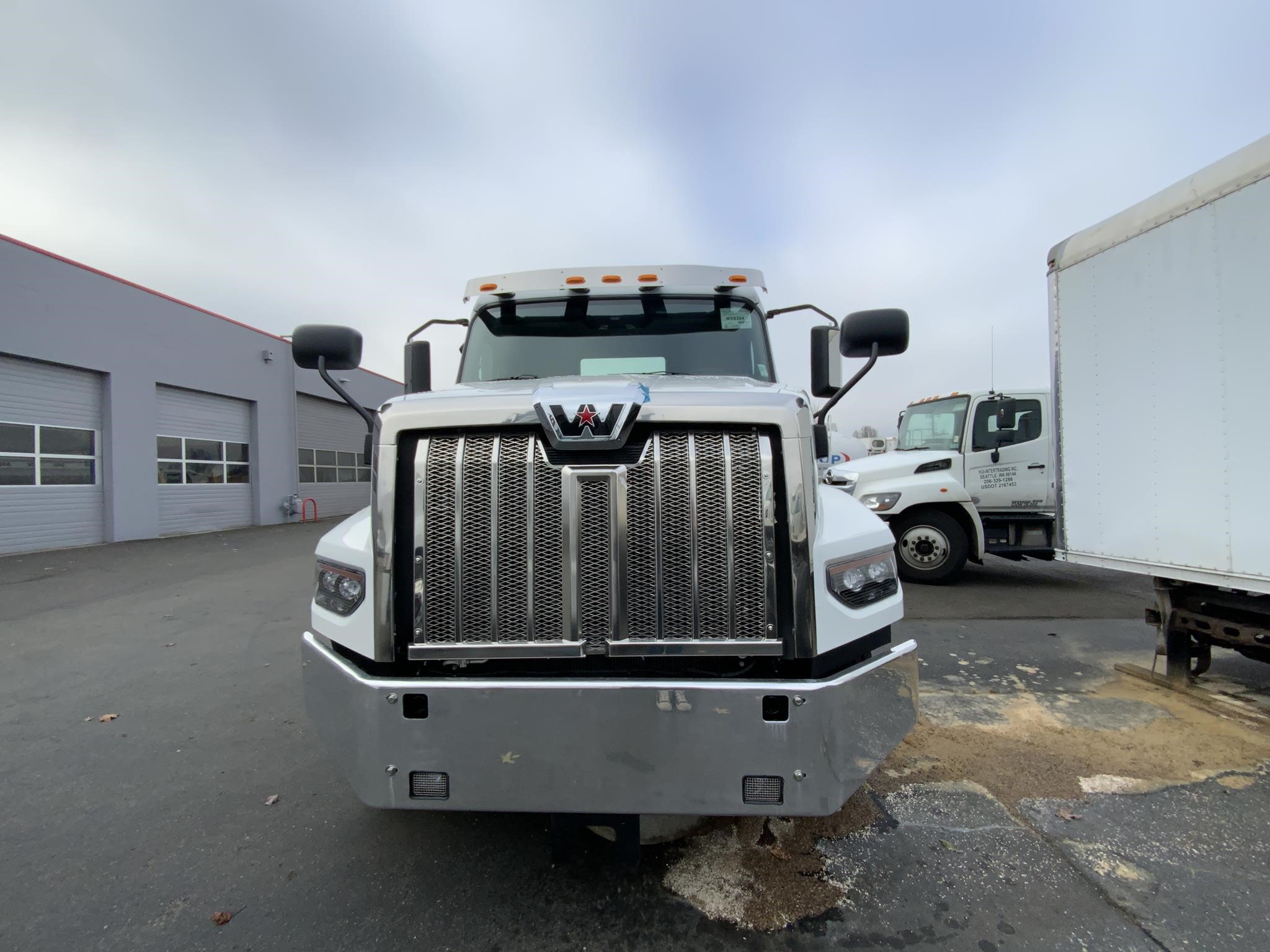 2025 WESTERN STAR 49X - image 2 of 6