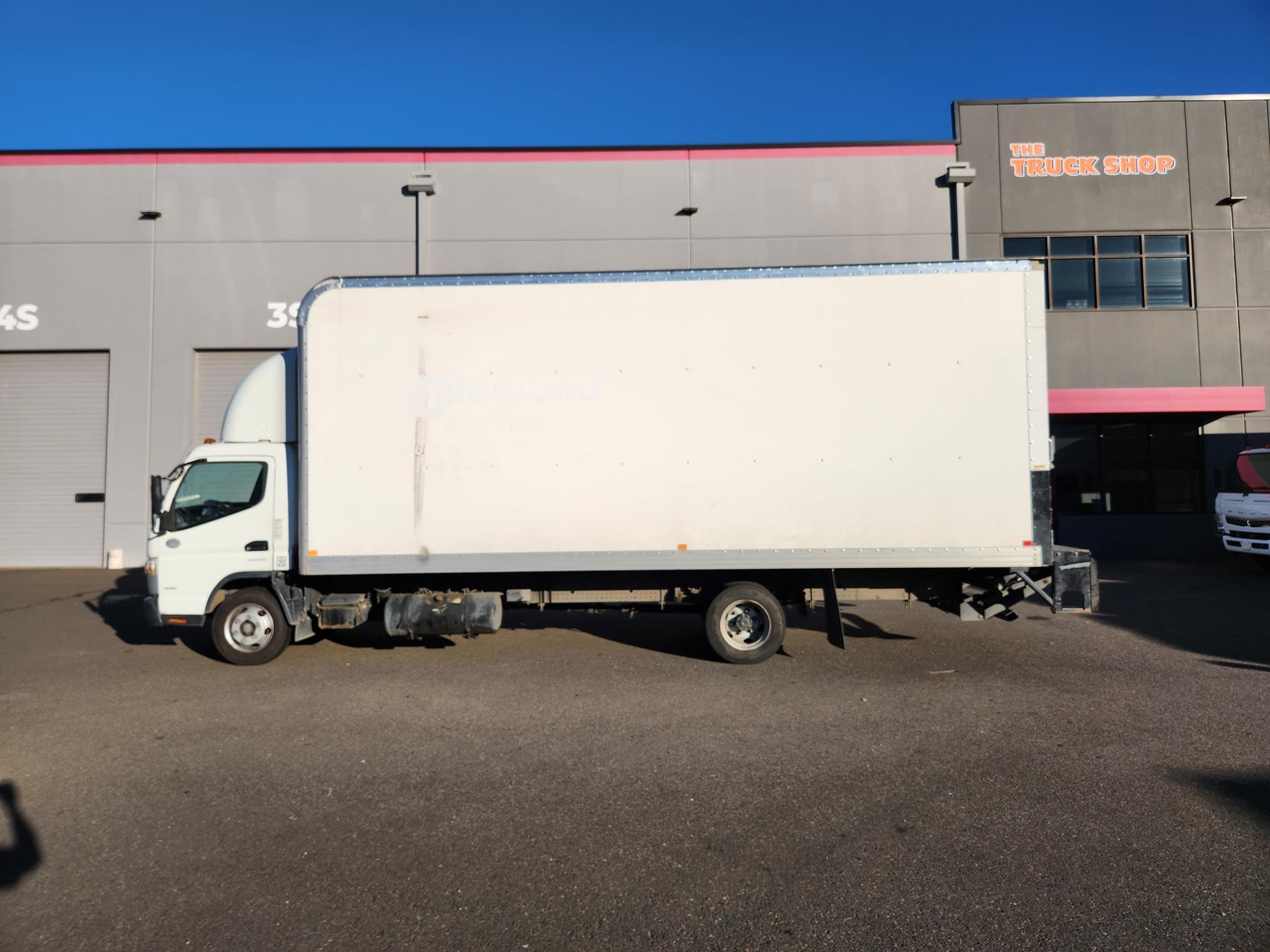 2017 MITSUBISHI FUSO FE180 - image 2 of 6