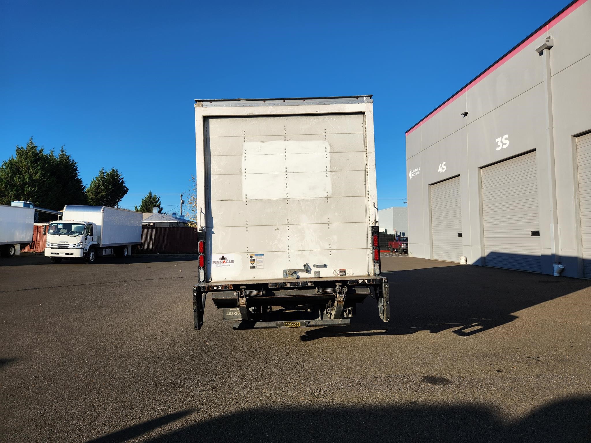 2017 MITSUBISHI FUSO FE180 - image 4 of 6