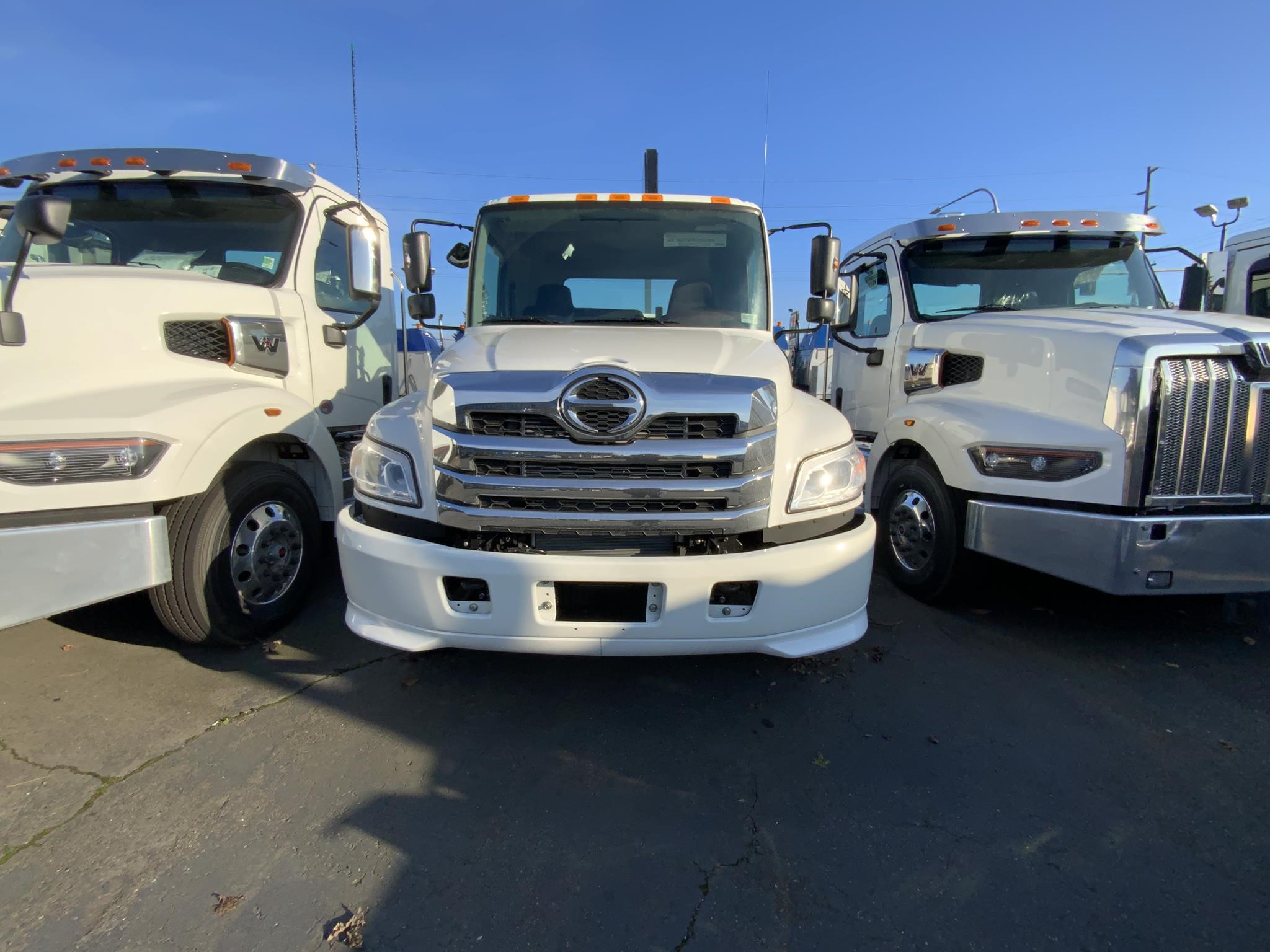 2025 HINO L6 - image 2 of 6