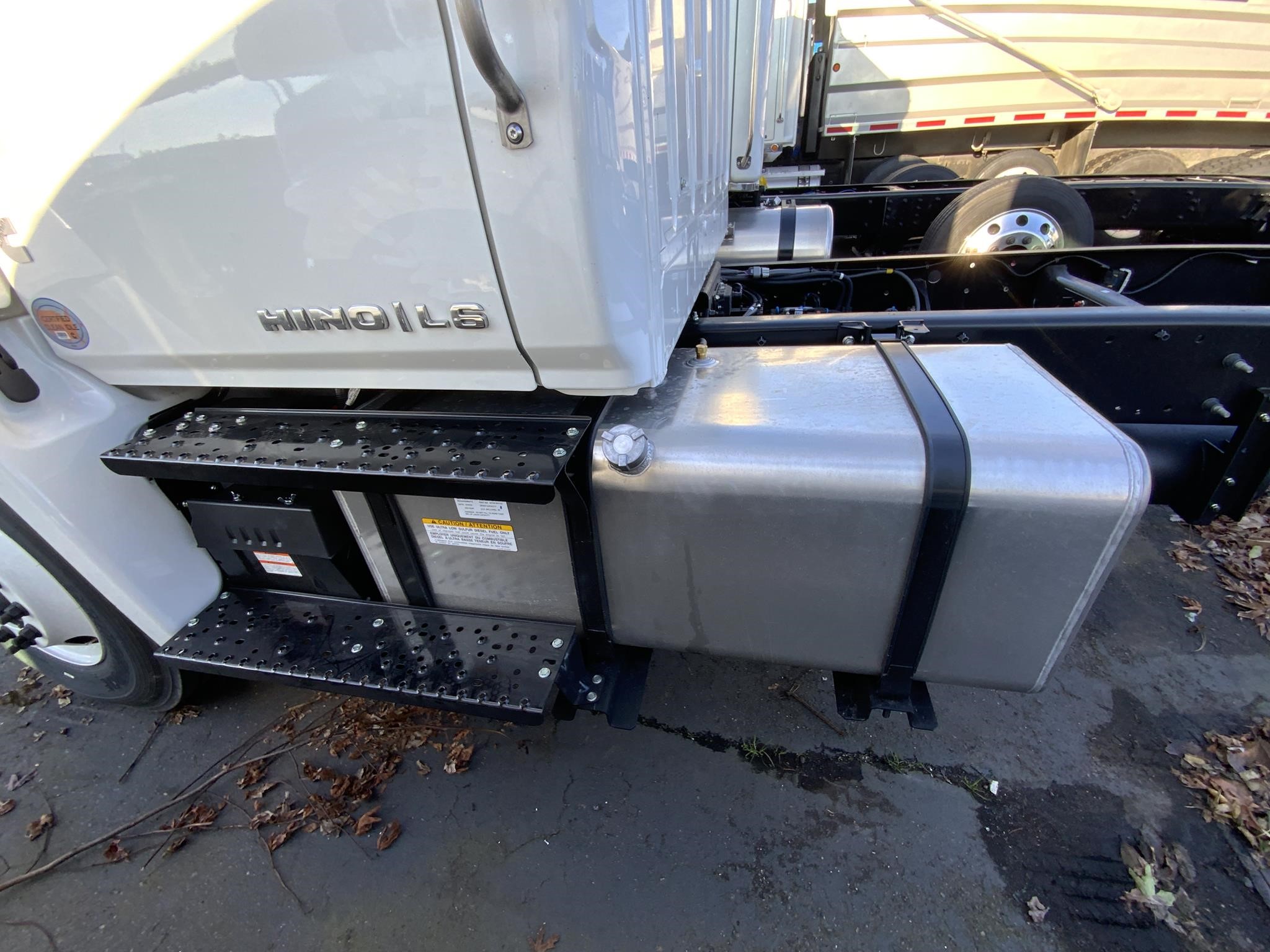 2025 HINO L6 - image 4 of 6