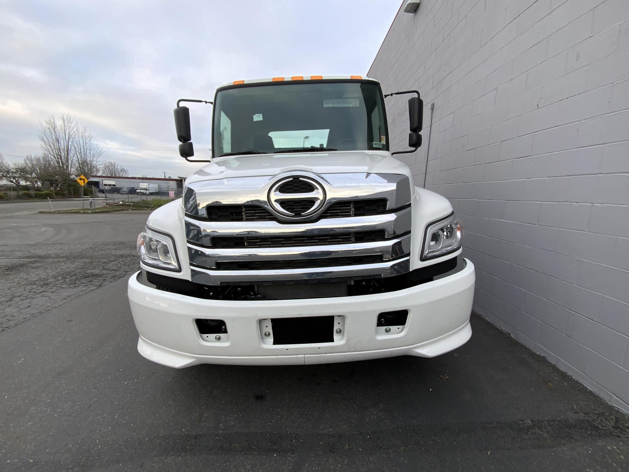 2025 HINO L6 - image 5 of 6