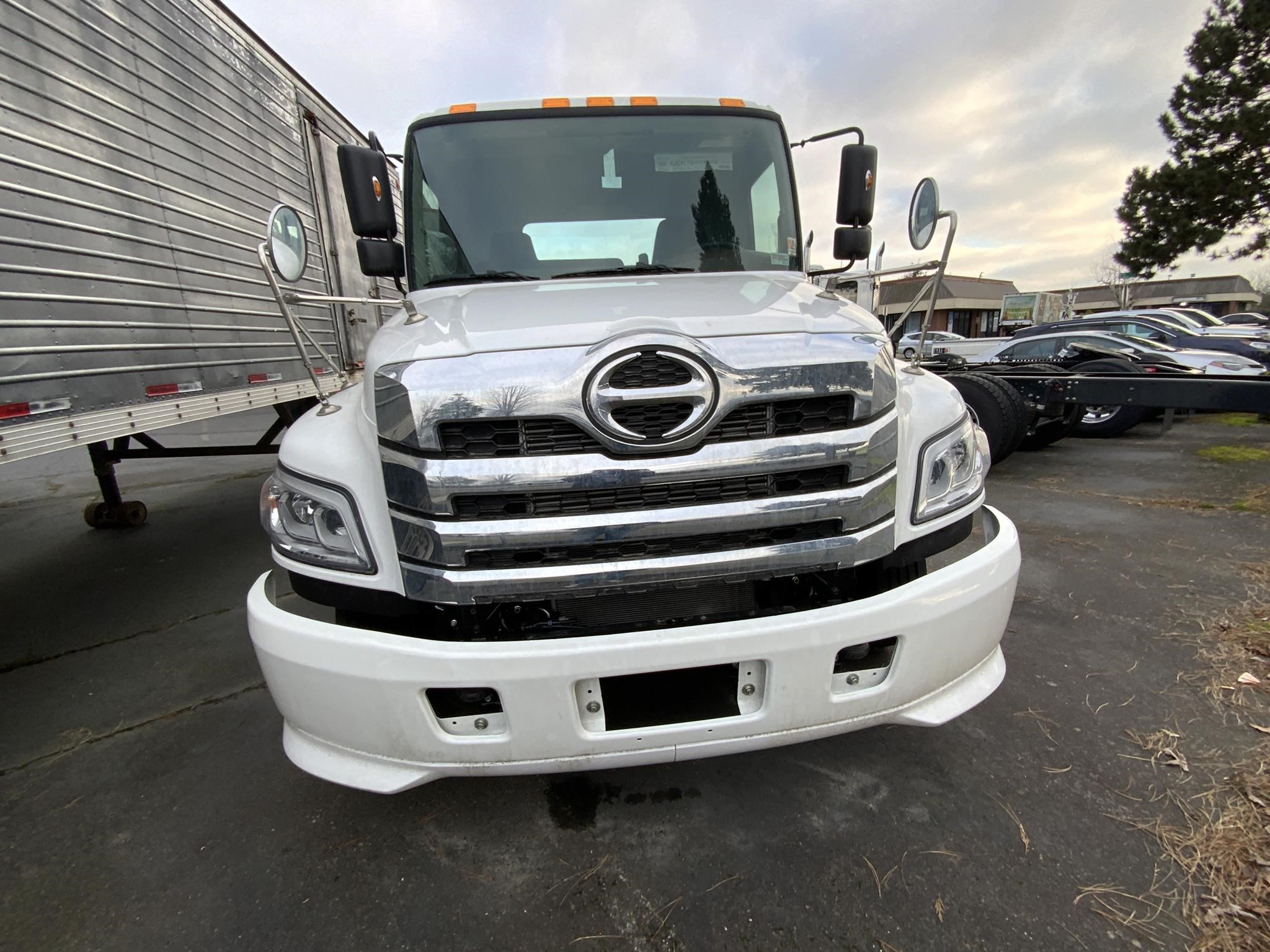 2025 HINO L6 - image 2 of 6