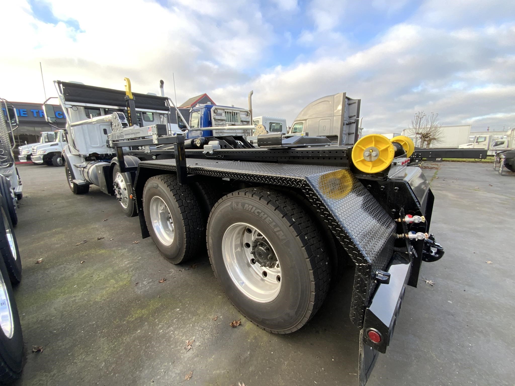 2025 WESTERN STAR 47X 2025 WESTERN STAR 47X - image 3 of 6