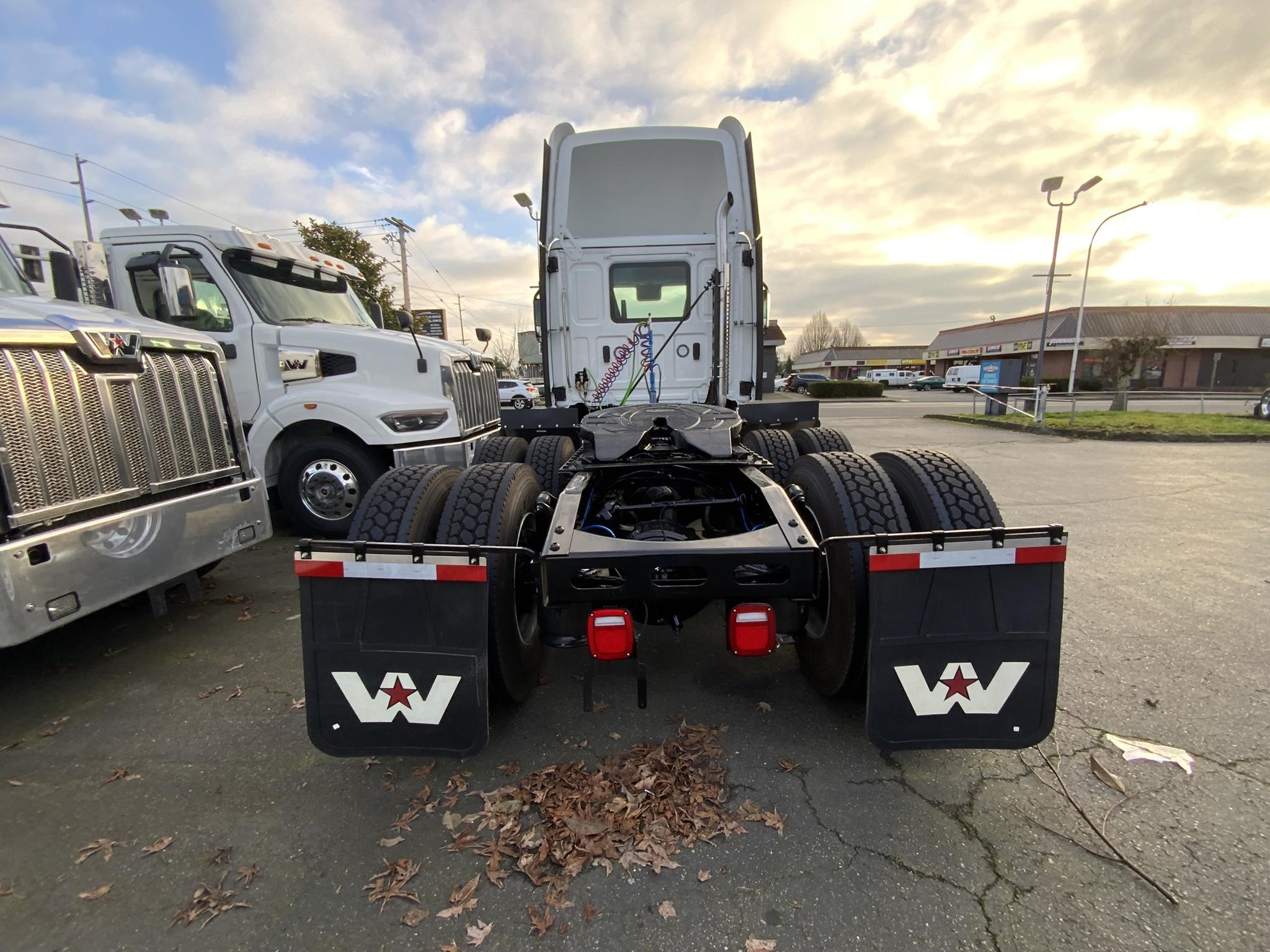 2025 WESTERN STAR 57X - image 3 of 6