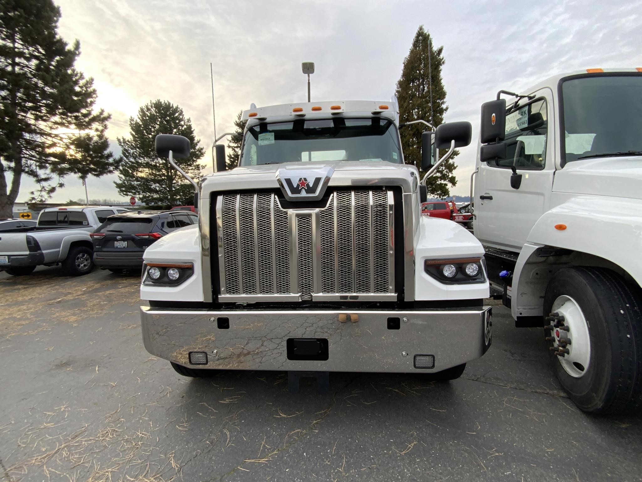 2025 WESTERN STAR 49X - image 4 of 6