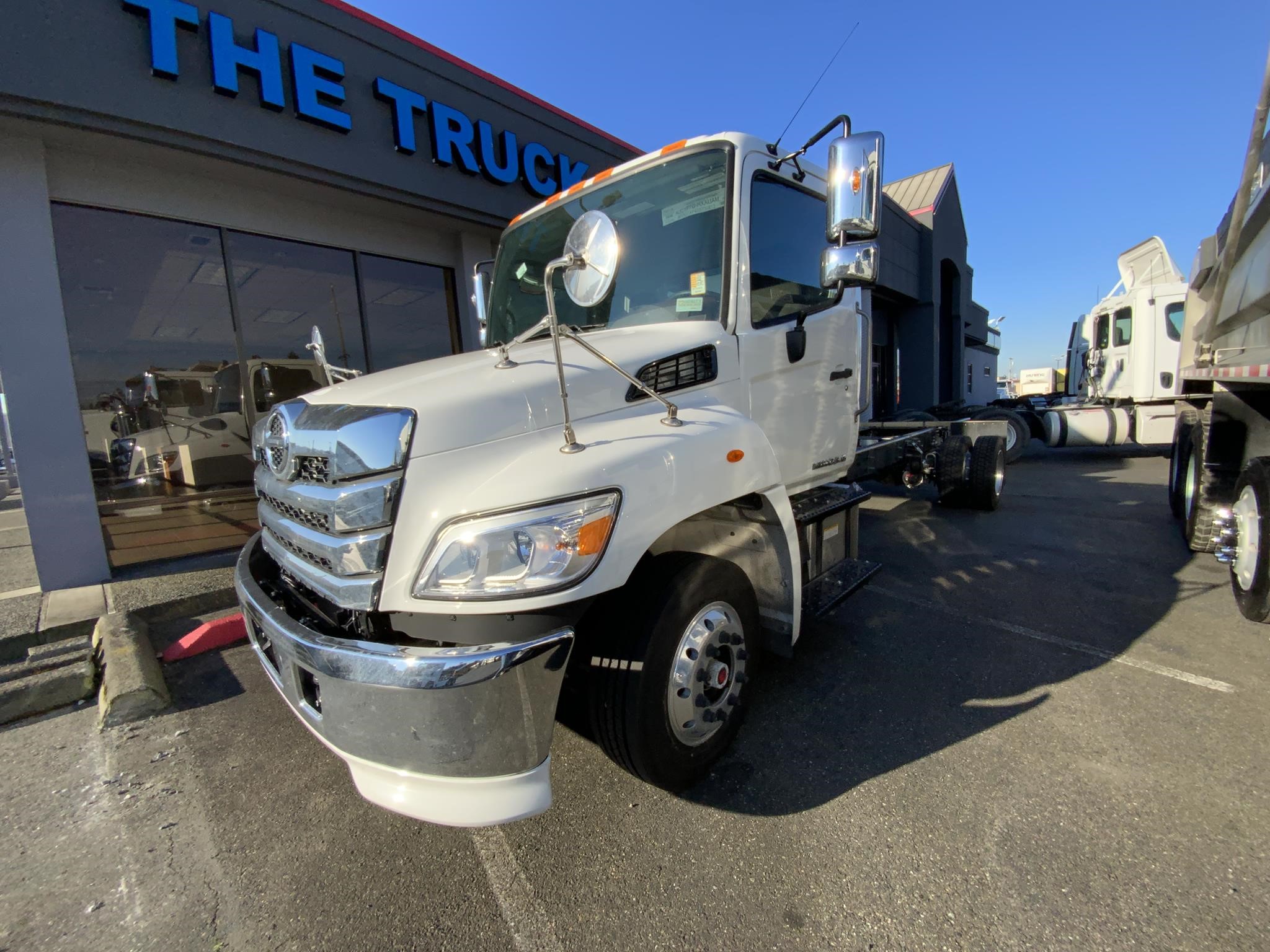 2025 HINO L6 - image 1 of 6