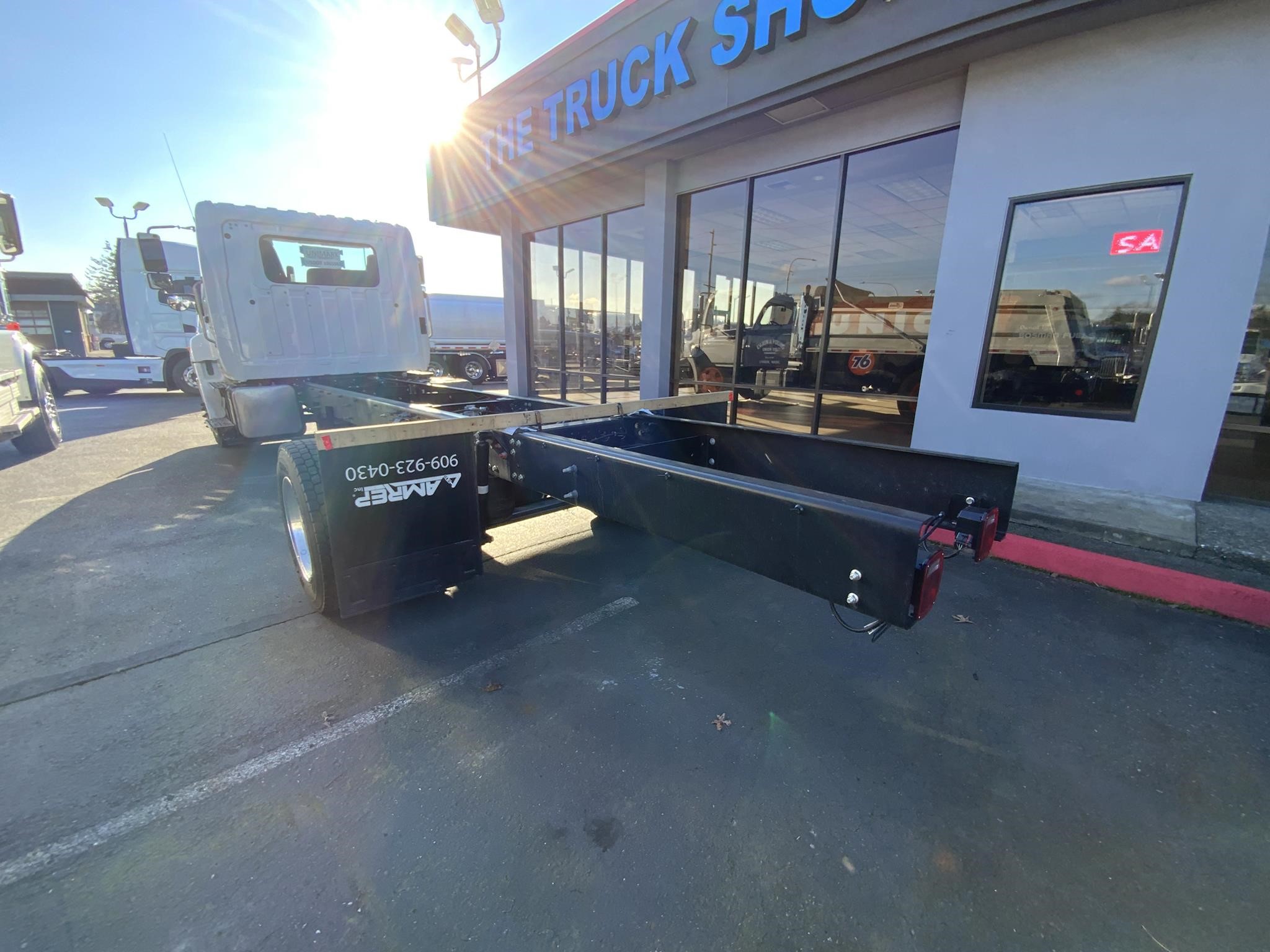 2025 HINO L6 - image 2 of 6