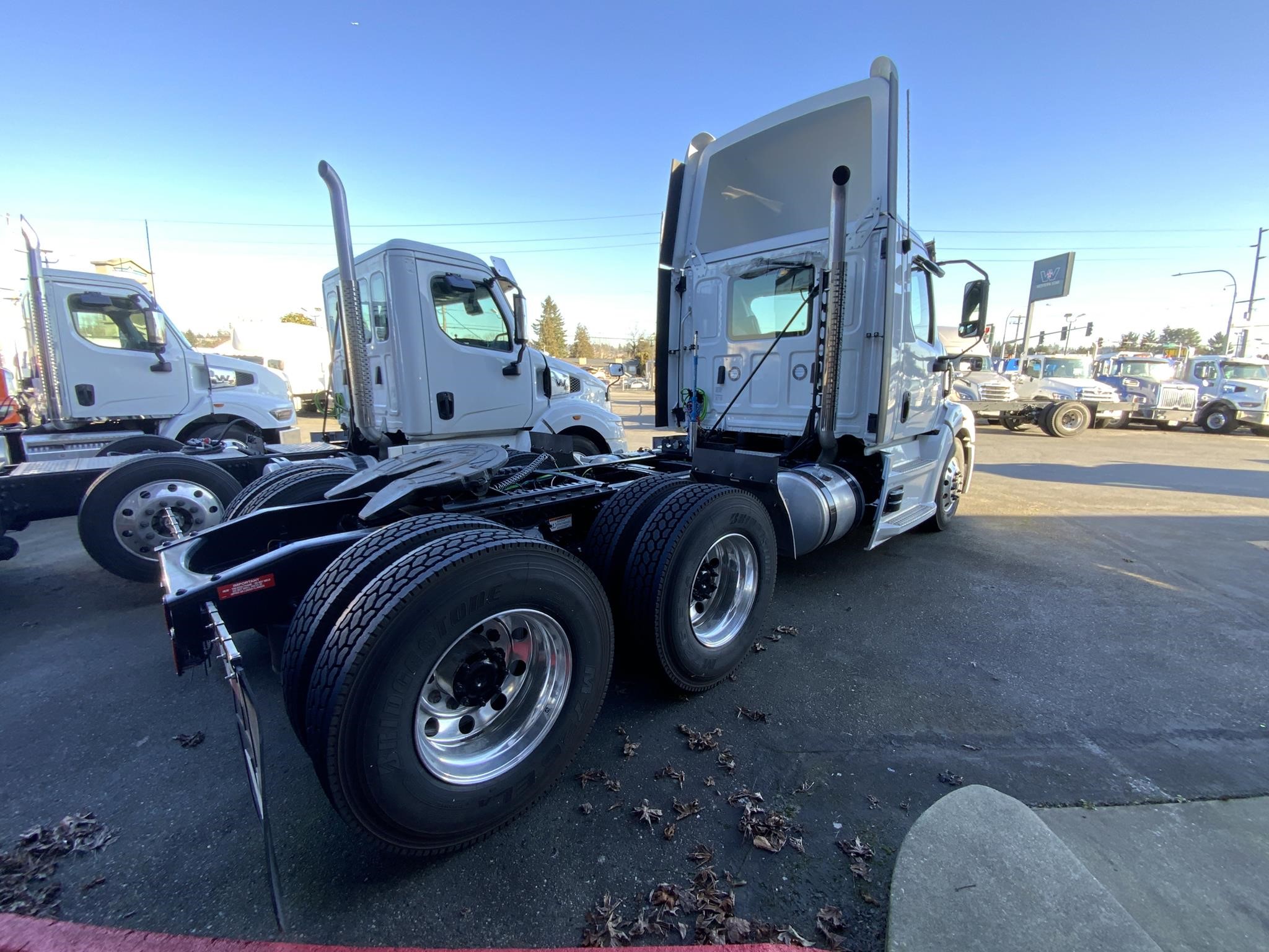 2025 WESTERN STAR 57X - image 5 of 6