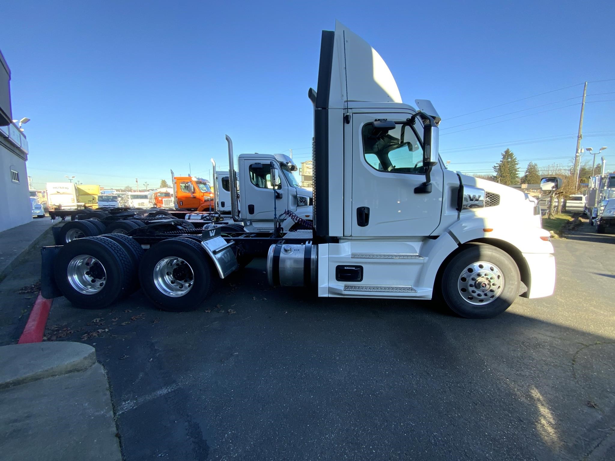 2025 WESTERN STAR 57X - image 6 of 6