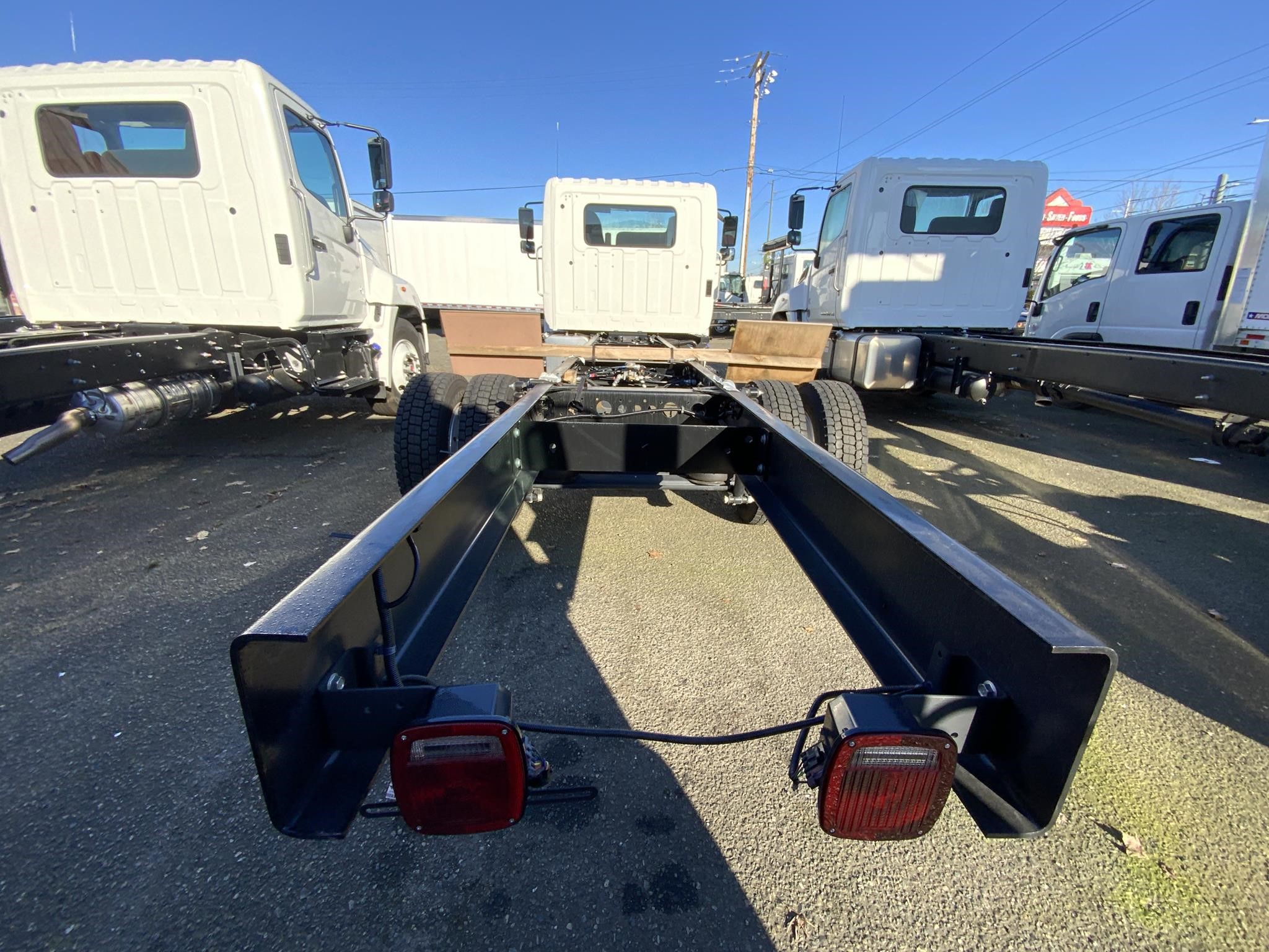 2025 HINO L6 - image 4 of 6