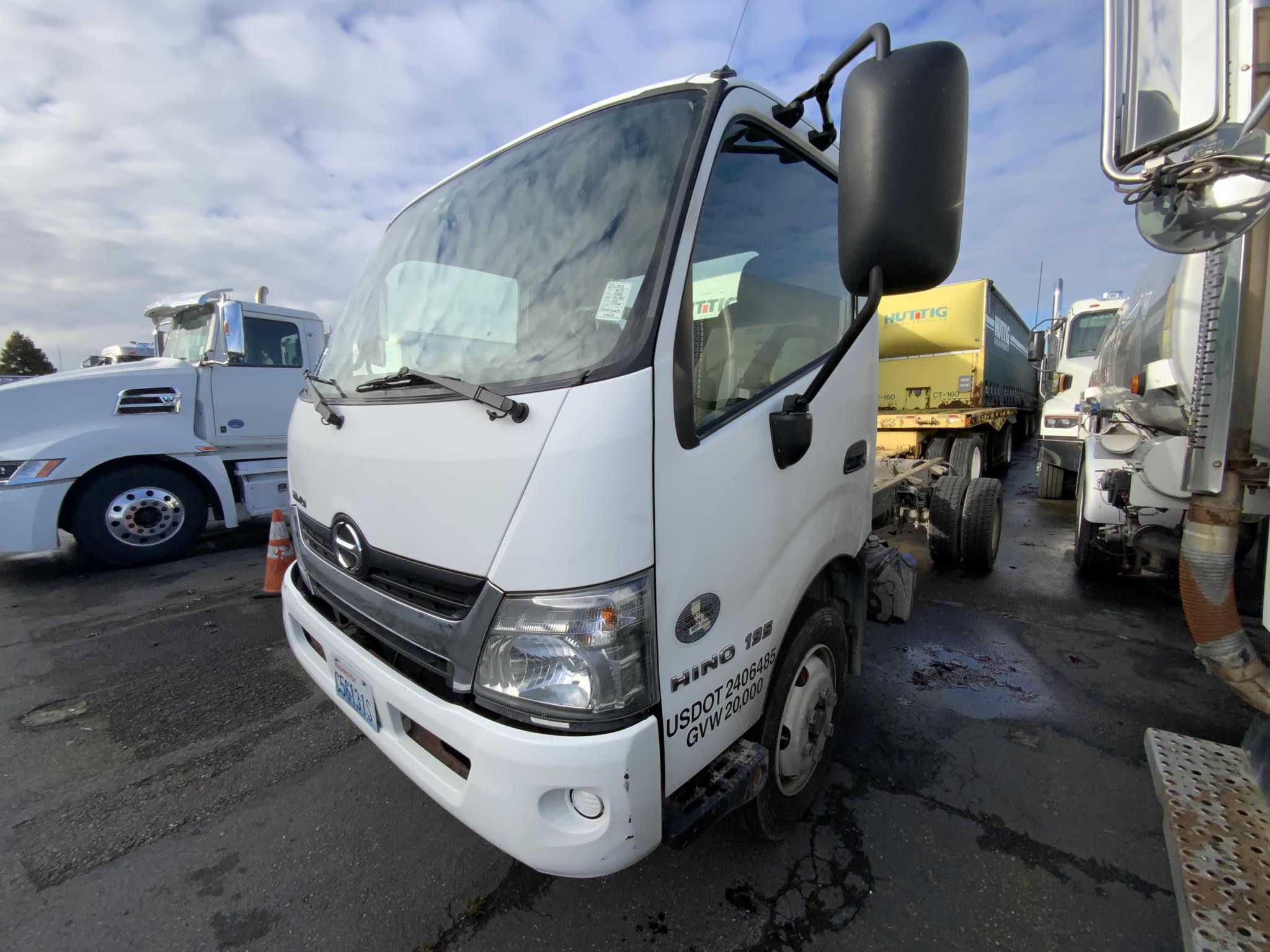 2019 HINO 195 - image 1 of 6