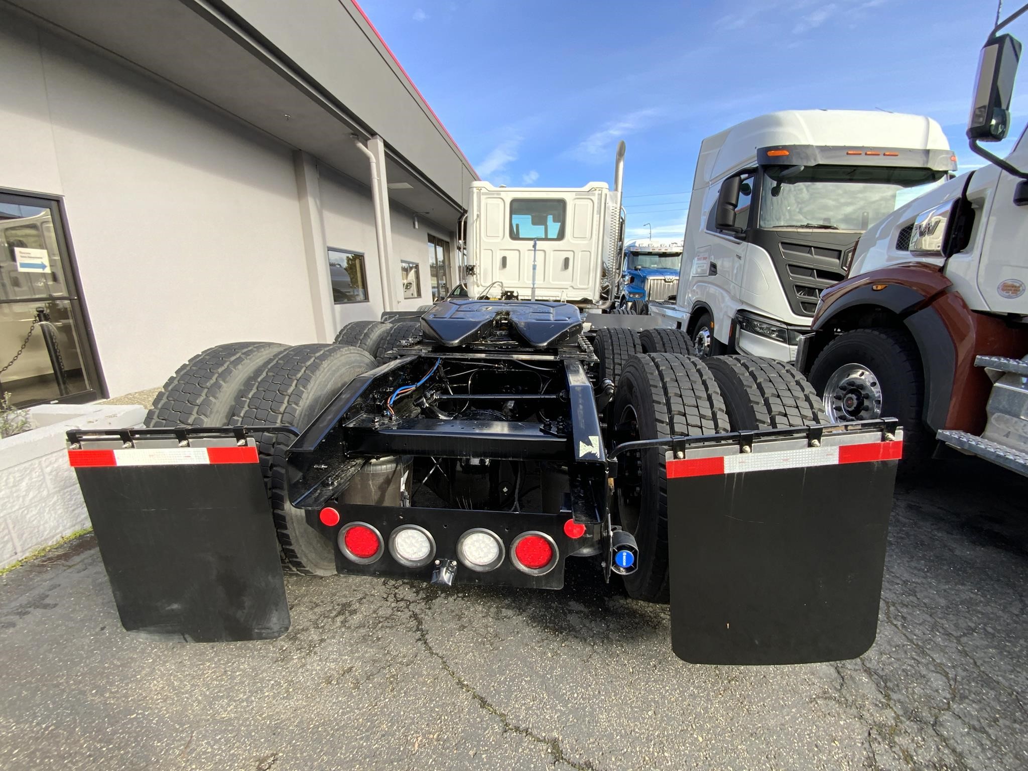 2025 WESTERN STAR 47X 2025 WESTERN STAR 47X - image 4 of 6