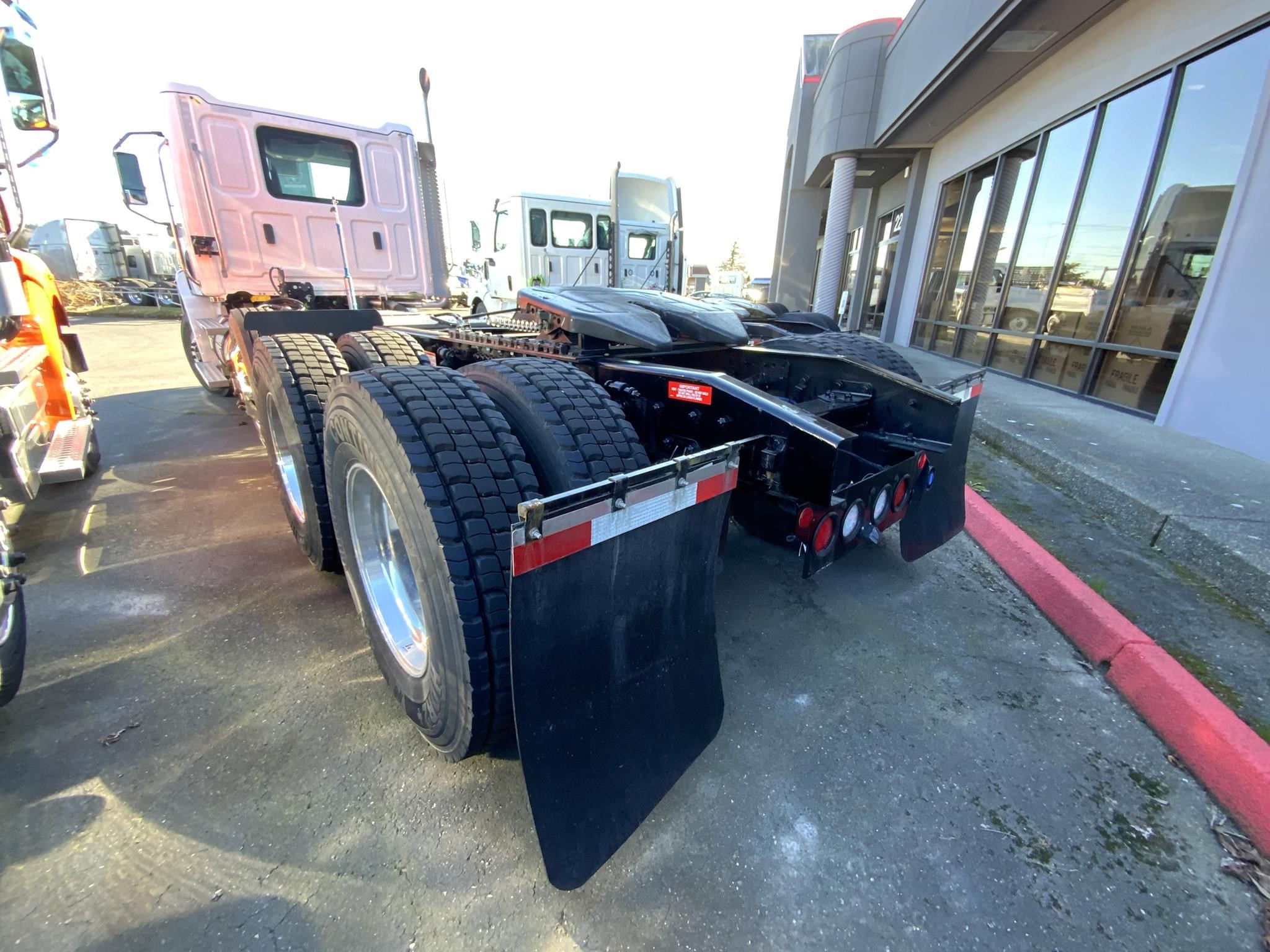 2025 WESTERN STAR 47X 2025 WESTERN STAR 47X - image 4 of 6