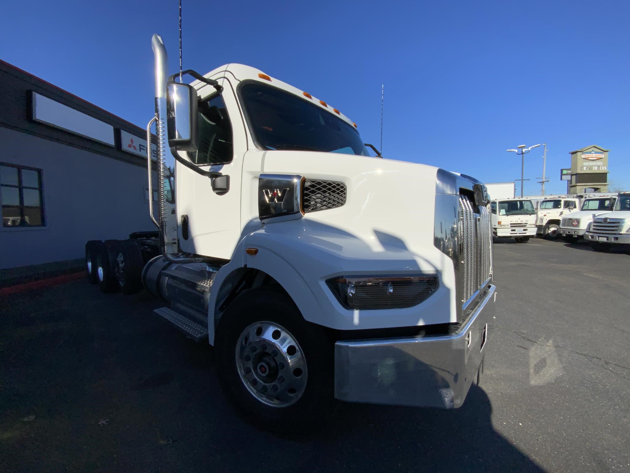 2025 WESTERN STAR 47X 2025 WESTERN STAR 47X - image 3 of 6