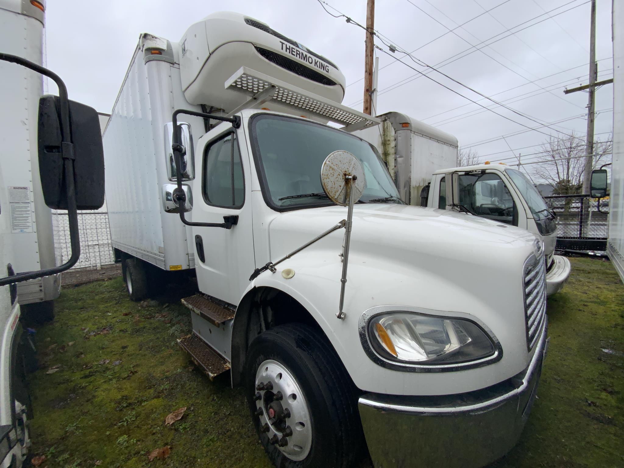 2014 FREIGHTLINER BUSINESS CLASS M2 100 - image 2 of 5