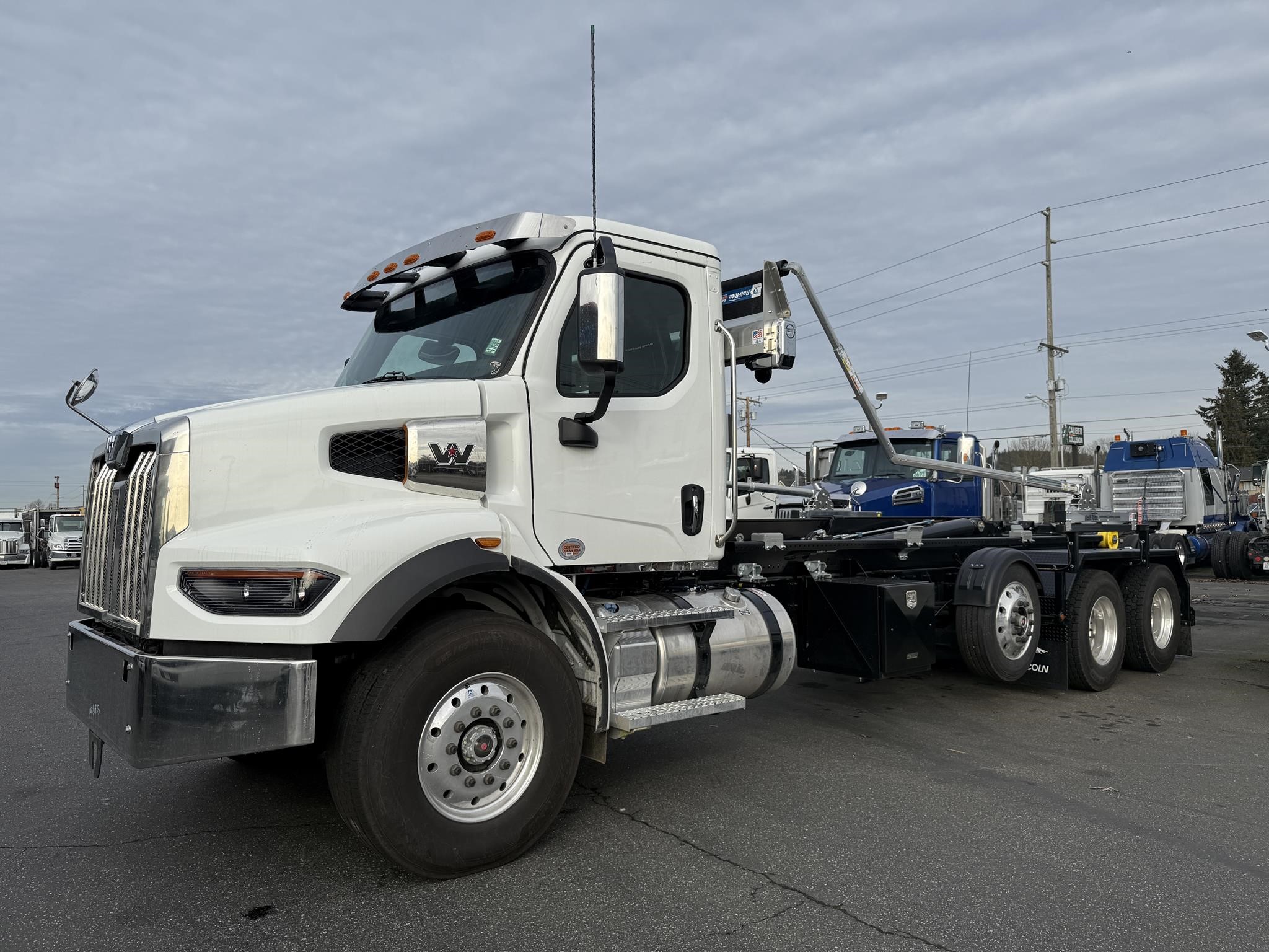 2025 WESTERN STAR 47X 2025 WESTERN STAR 47X - image 1 of 6