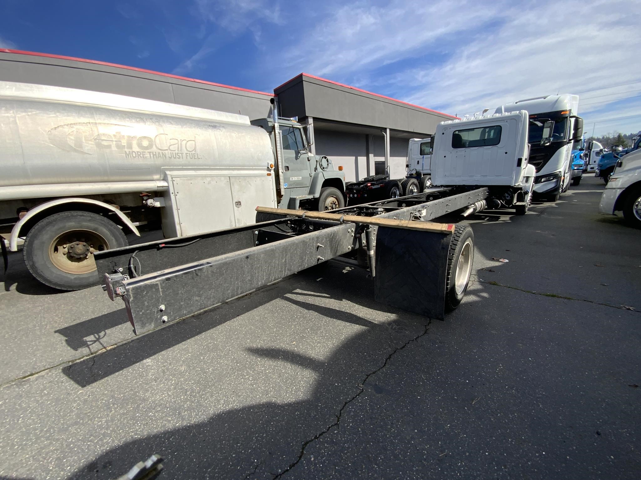 2026 HINO L6 - image 5 of 6