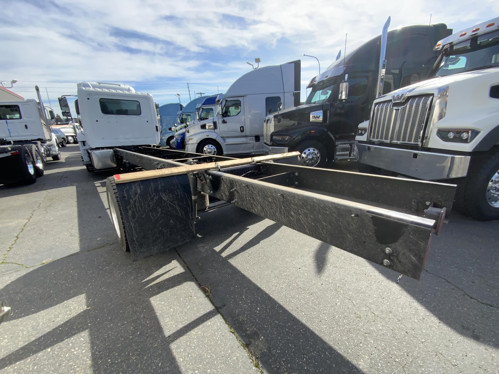 2026 HINO L6 - image 3 of 6