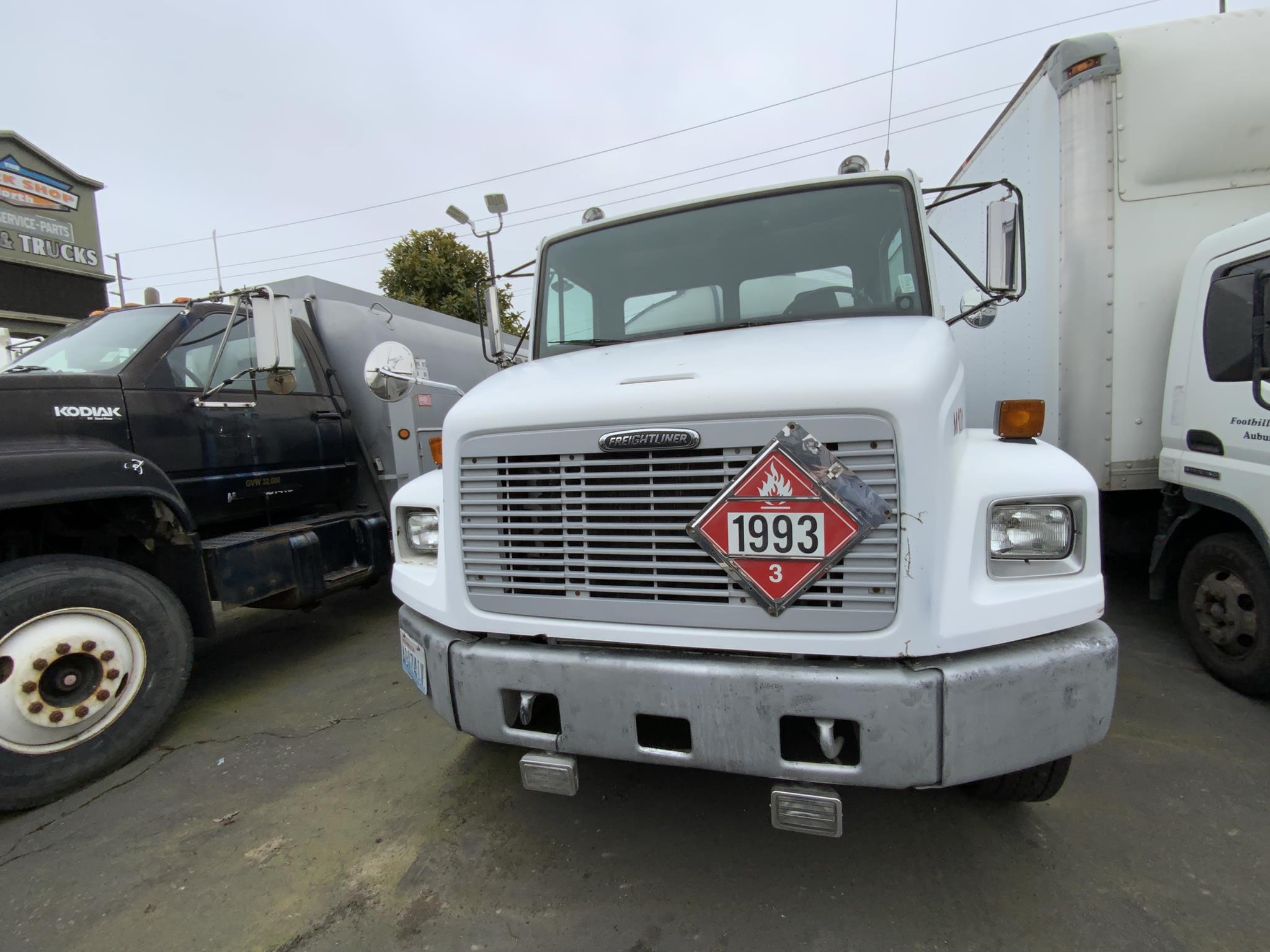 1996 FREIGHTLINER FL70 - image 2 of 6