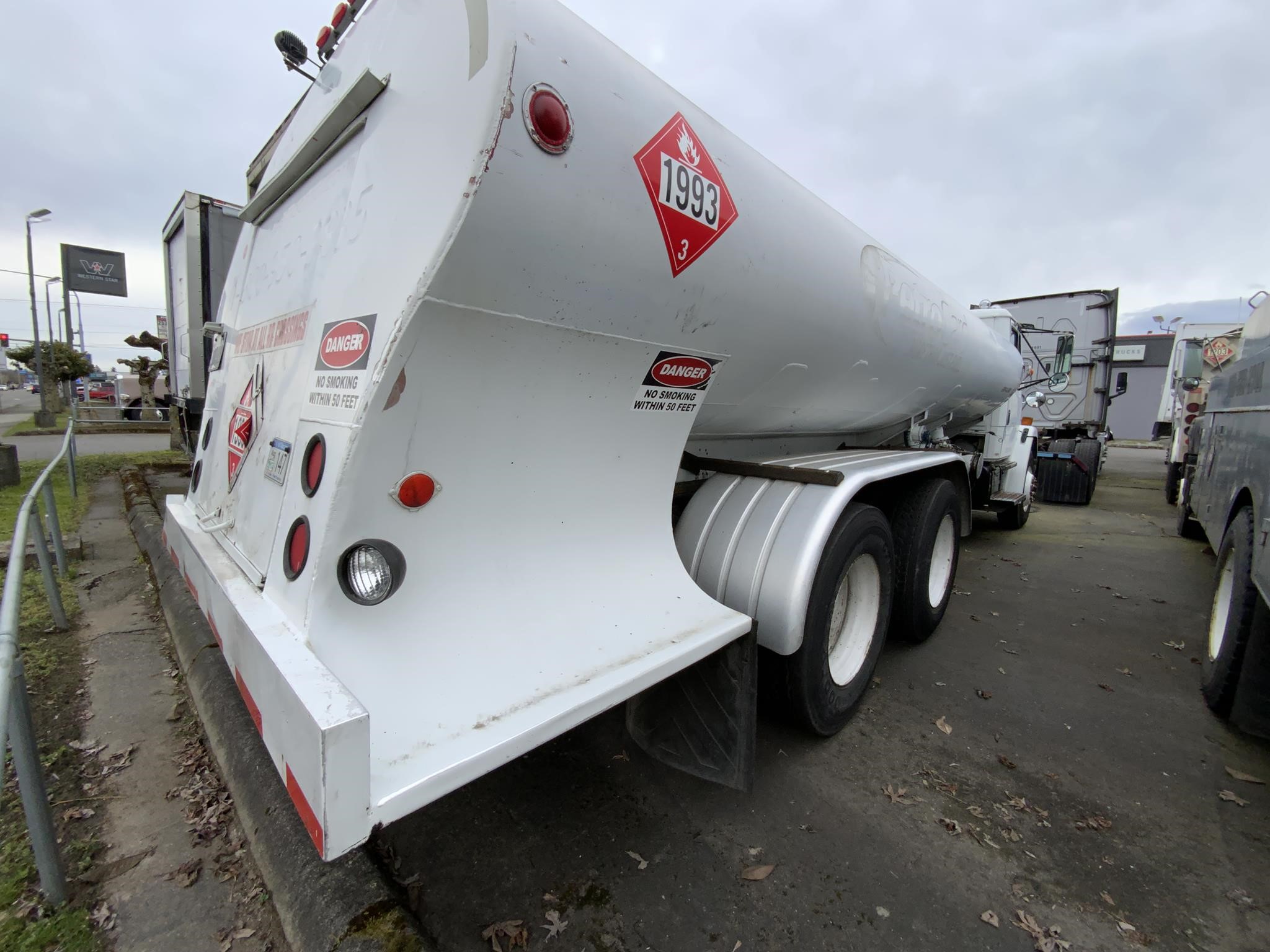 1996 FREIGHTLINER FL70 - image 5 of 6